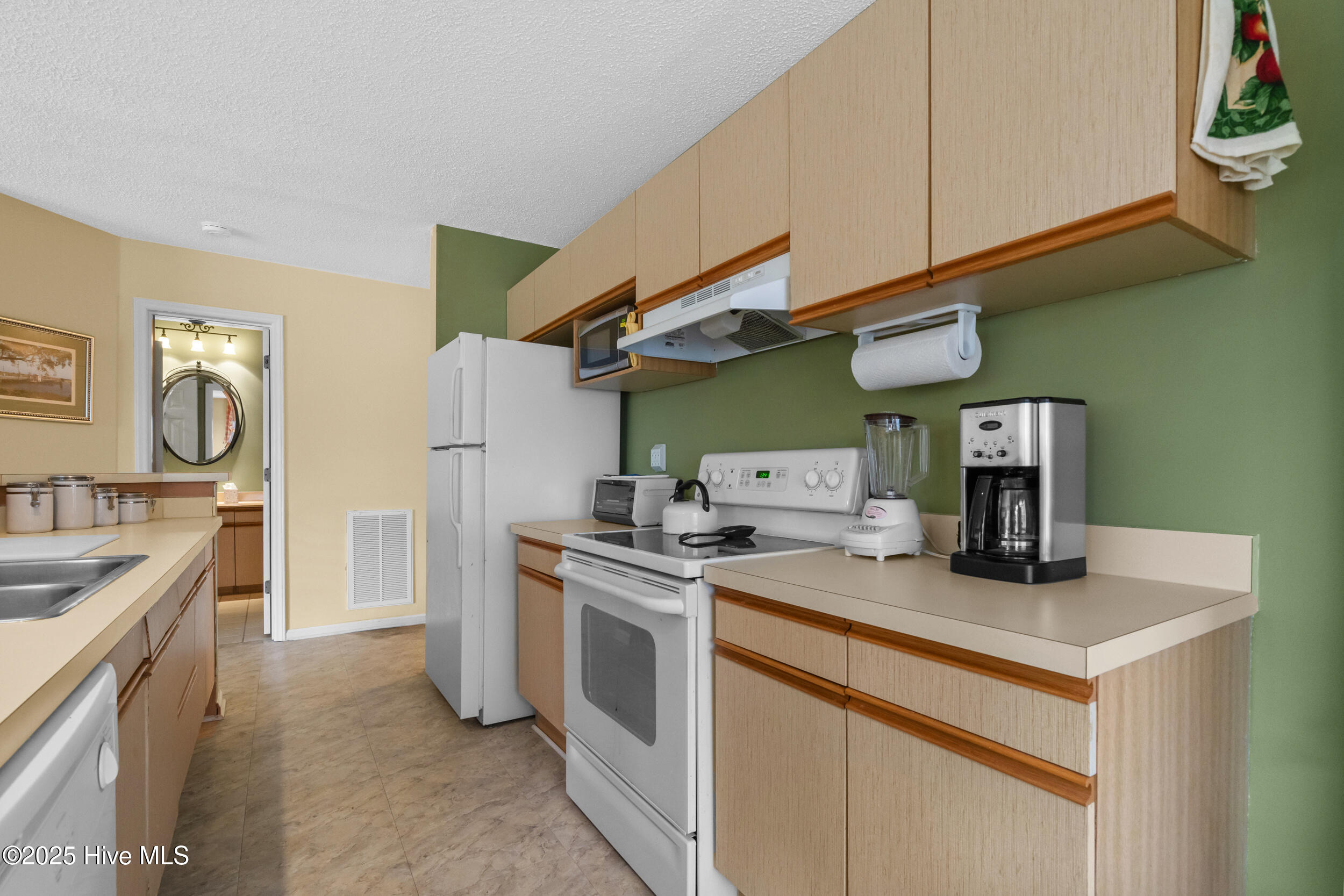 100546670 | Photo 11