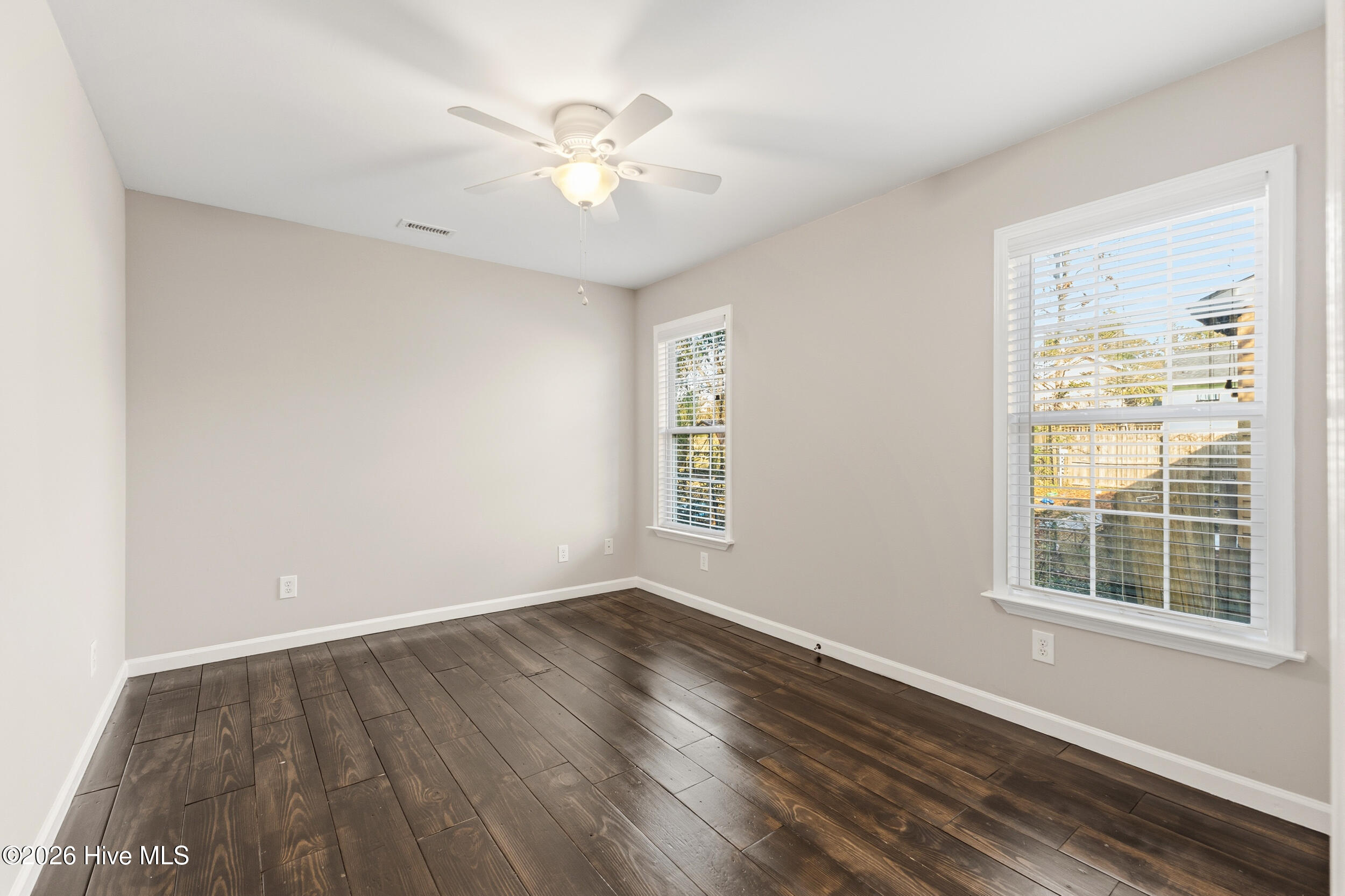 100548014 | Photo 22