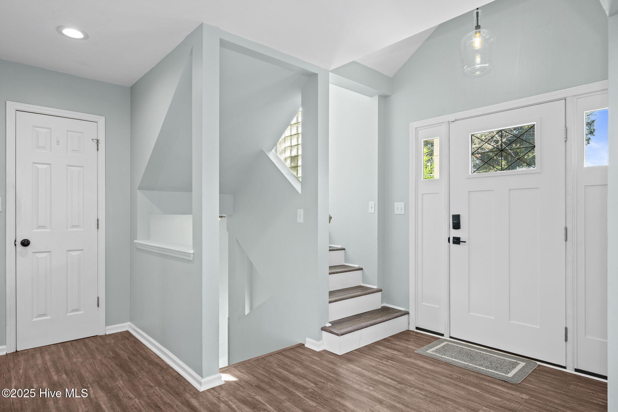 100542454 | Photo 11