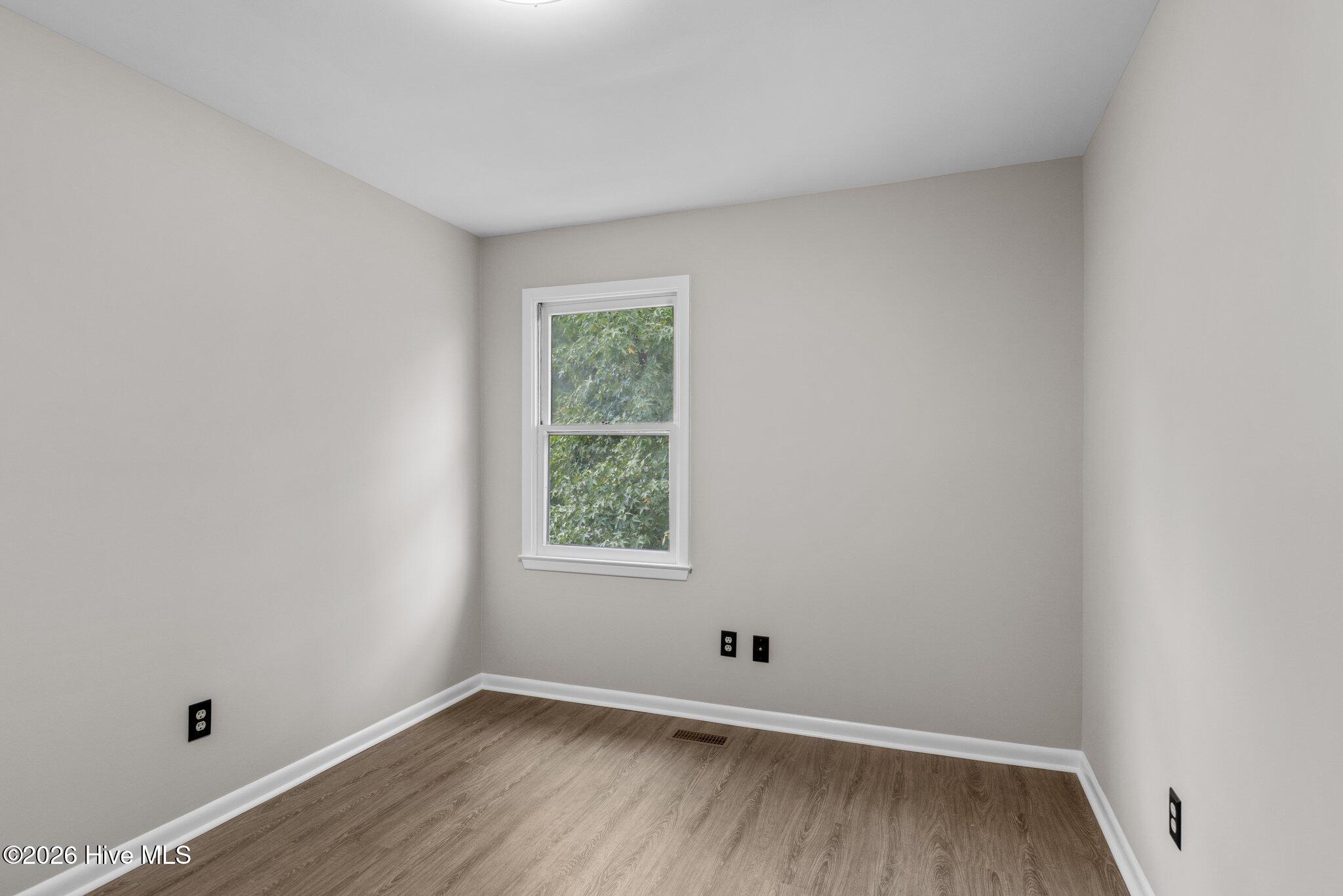 100565662 | Photo 27