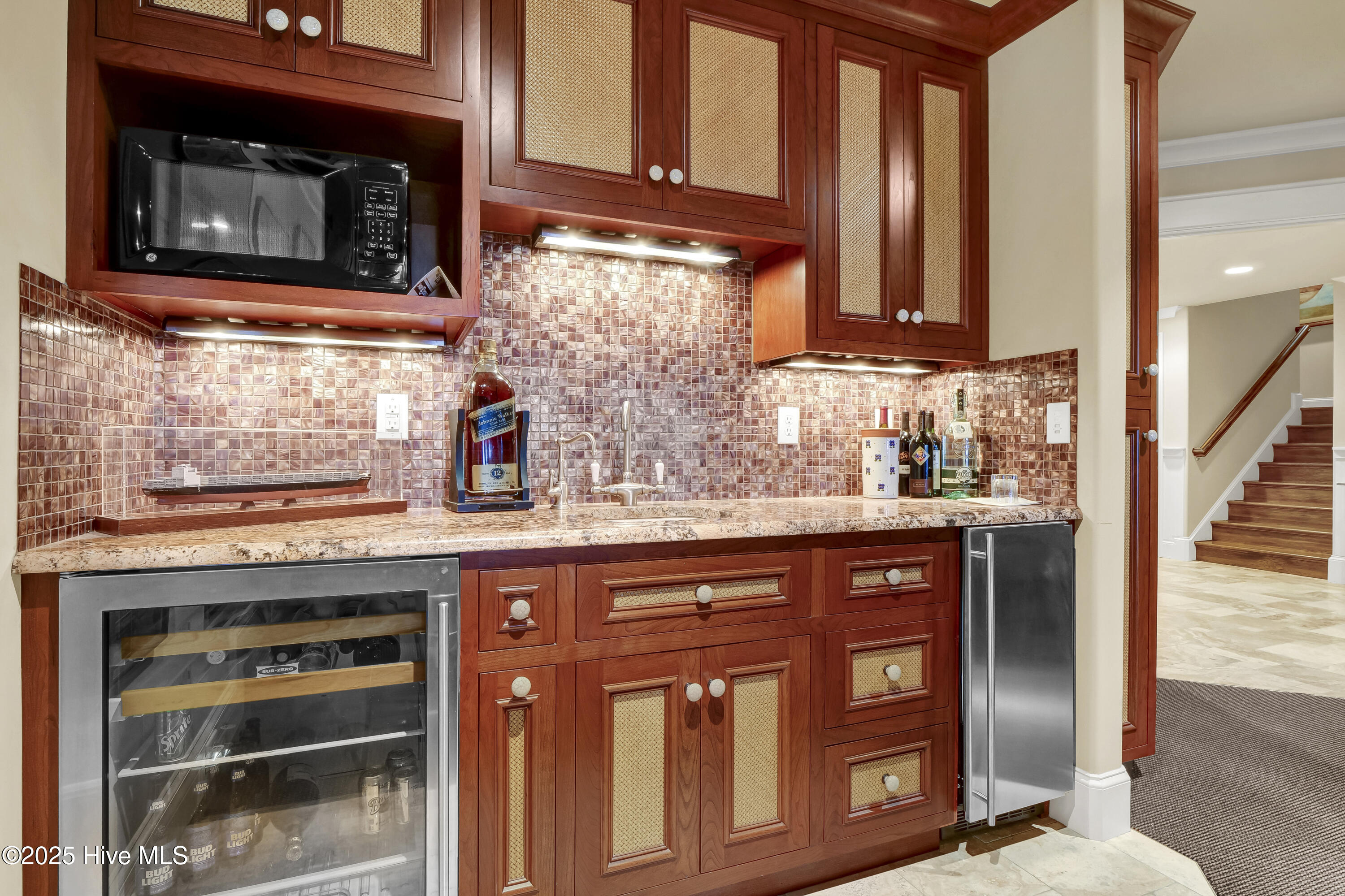 100504113 | Photo 50