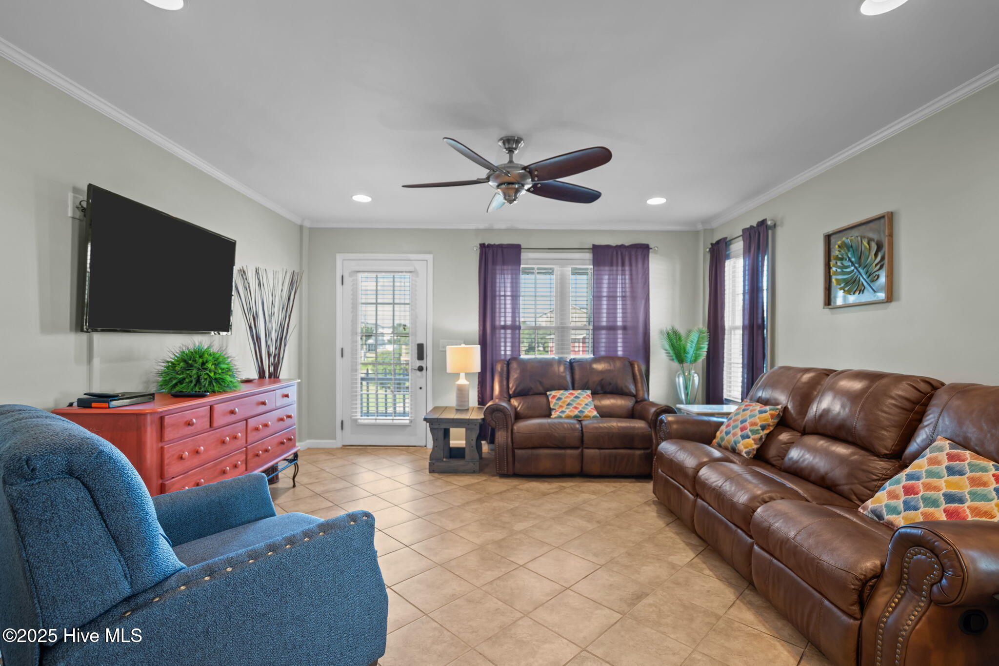 100528642 | Photo 16