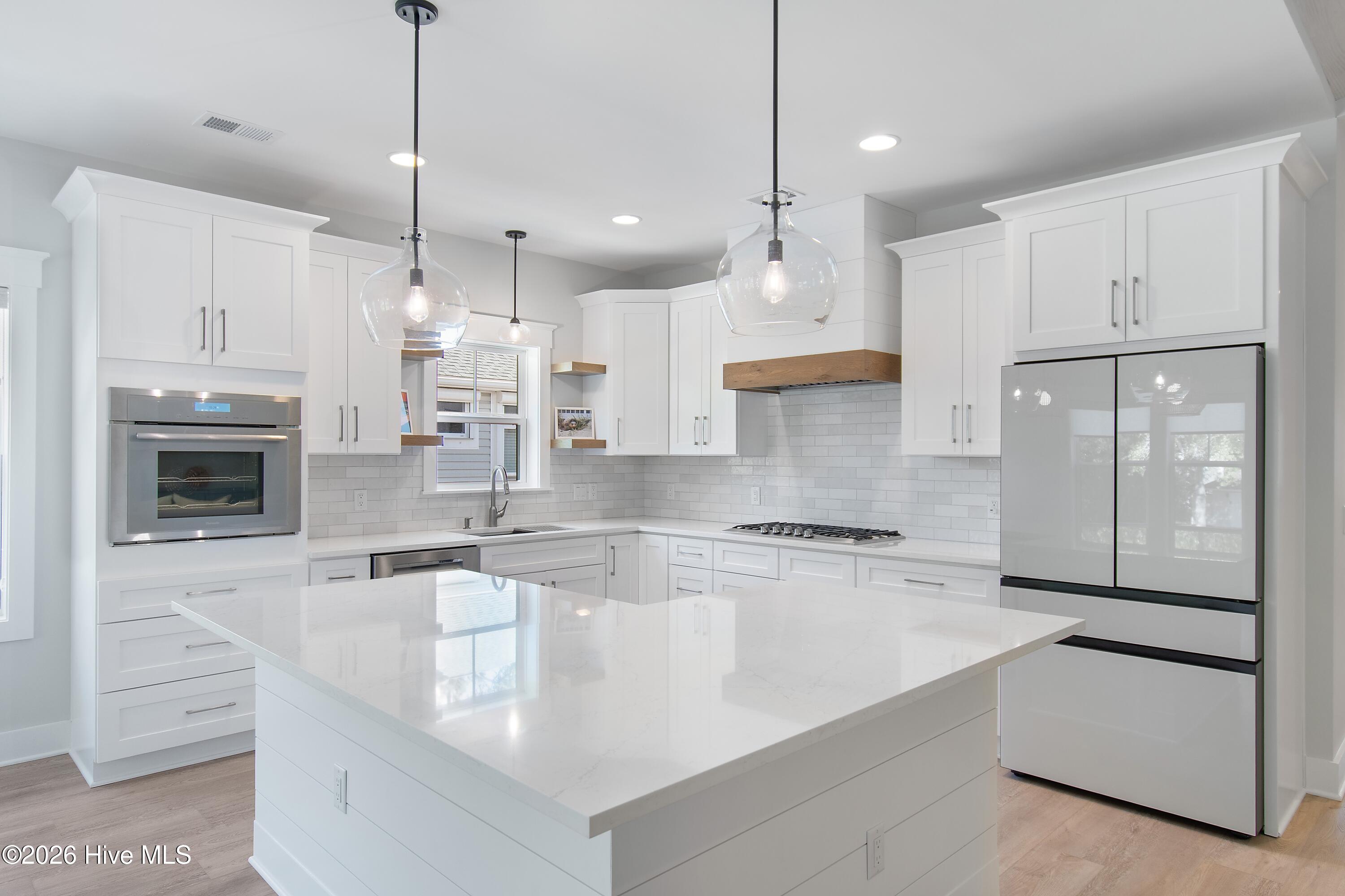 100567576 | Photo 12