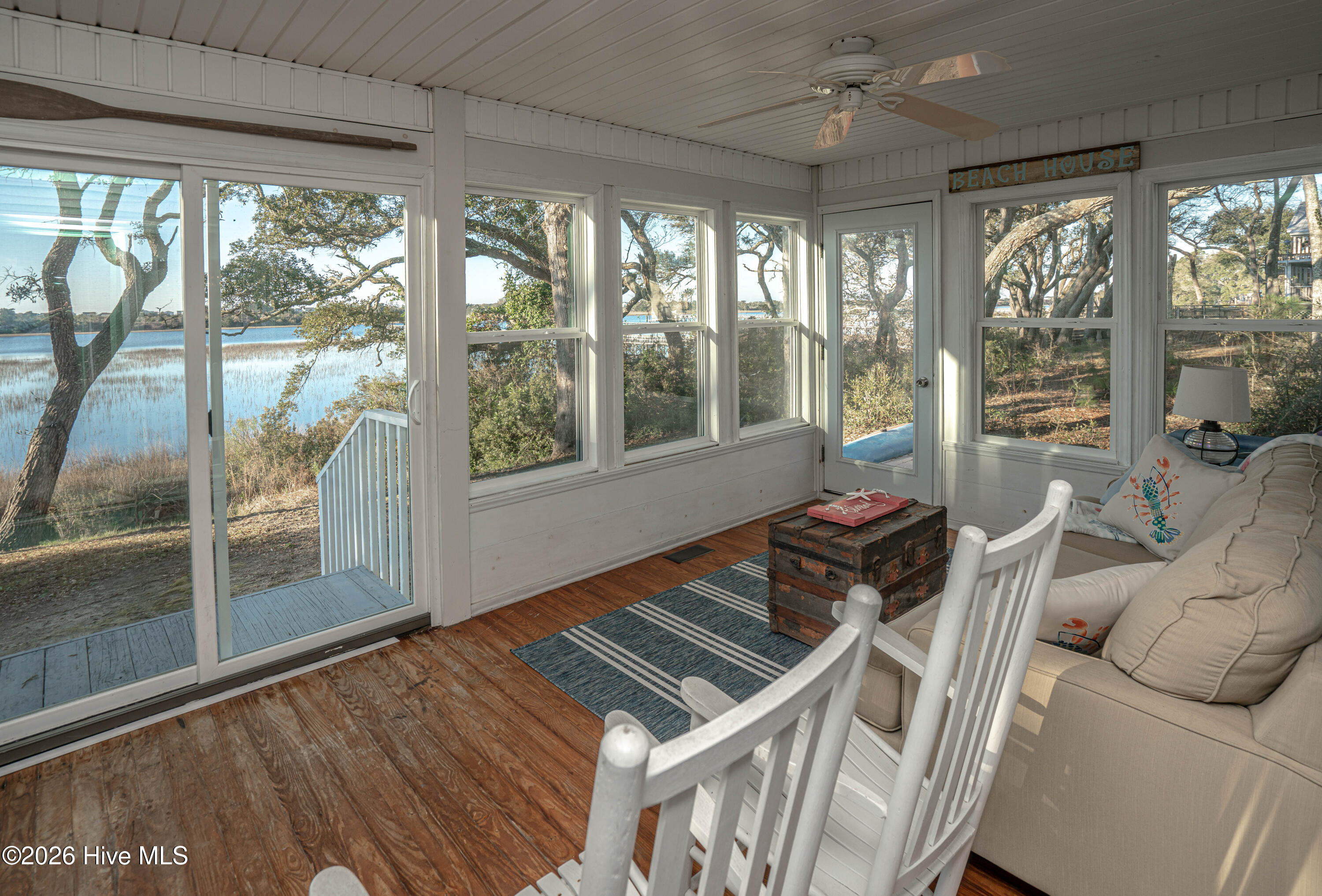 100561840 | Photo 24