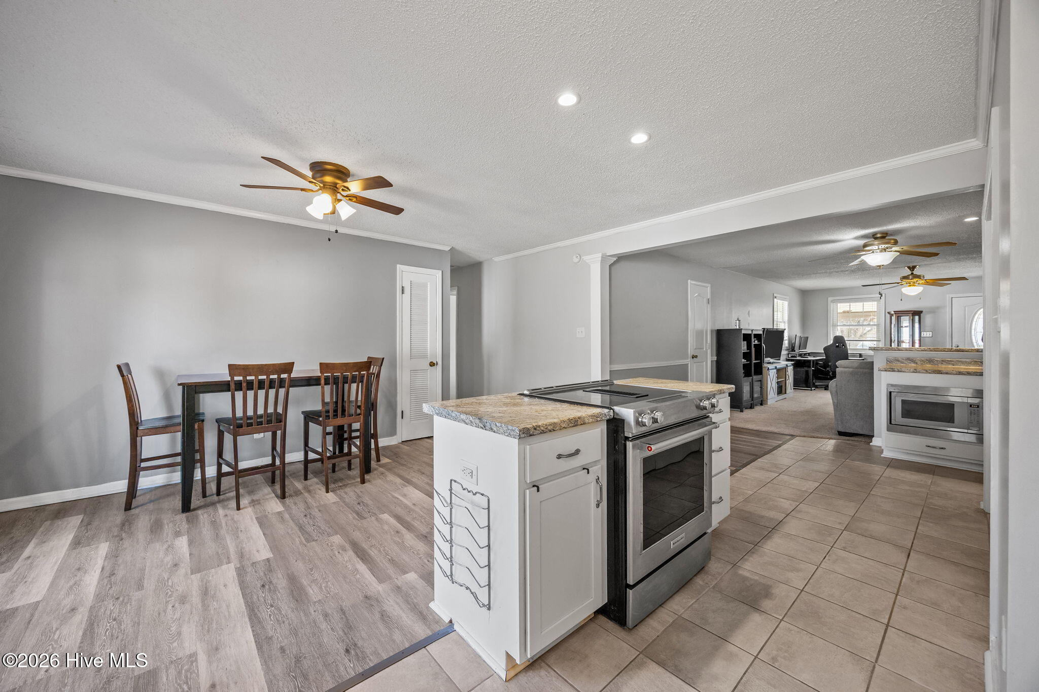 100554438 | Photo 14