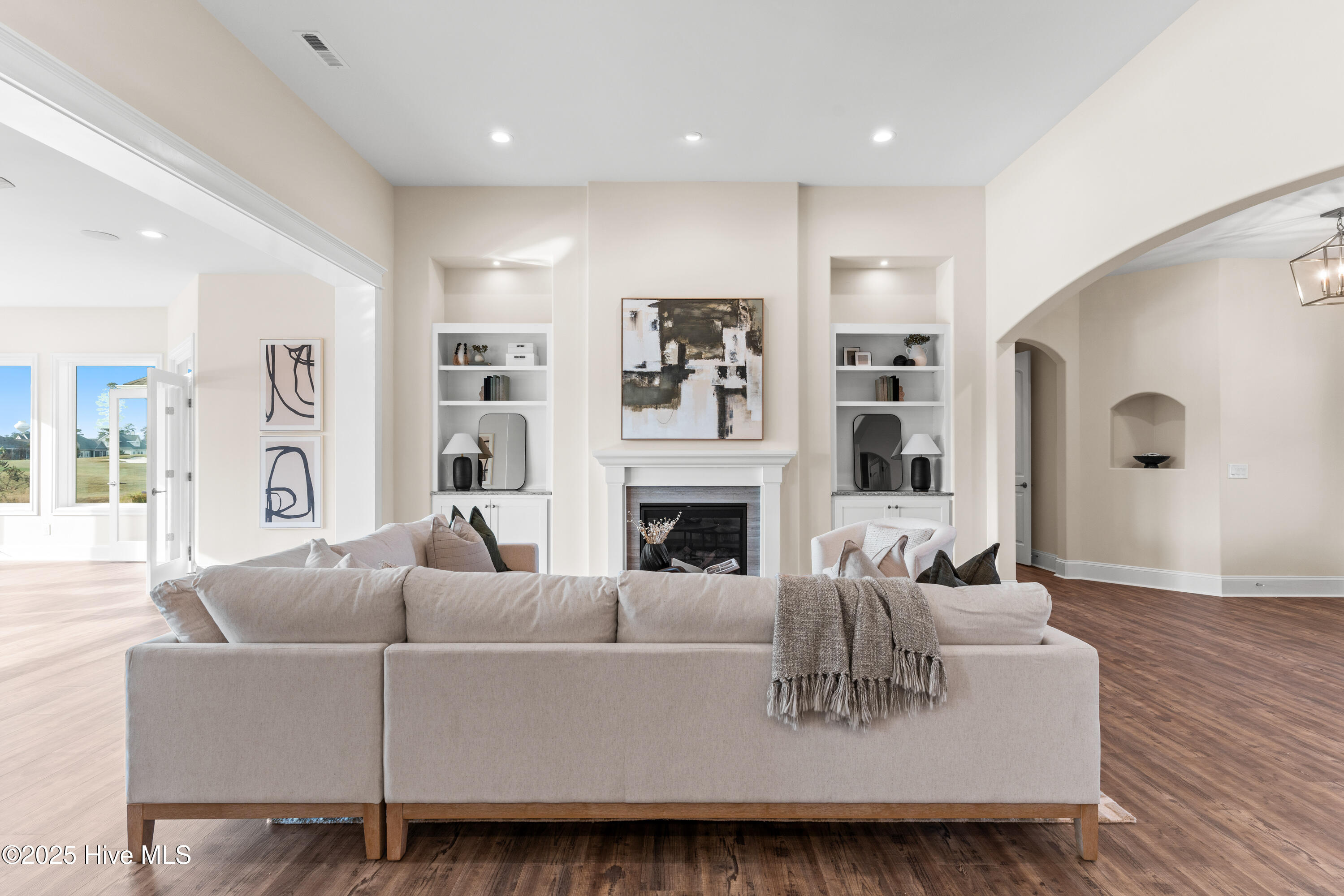 100524030 | Photo 14