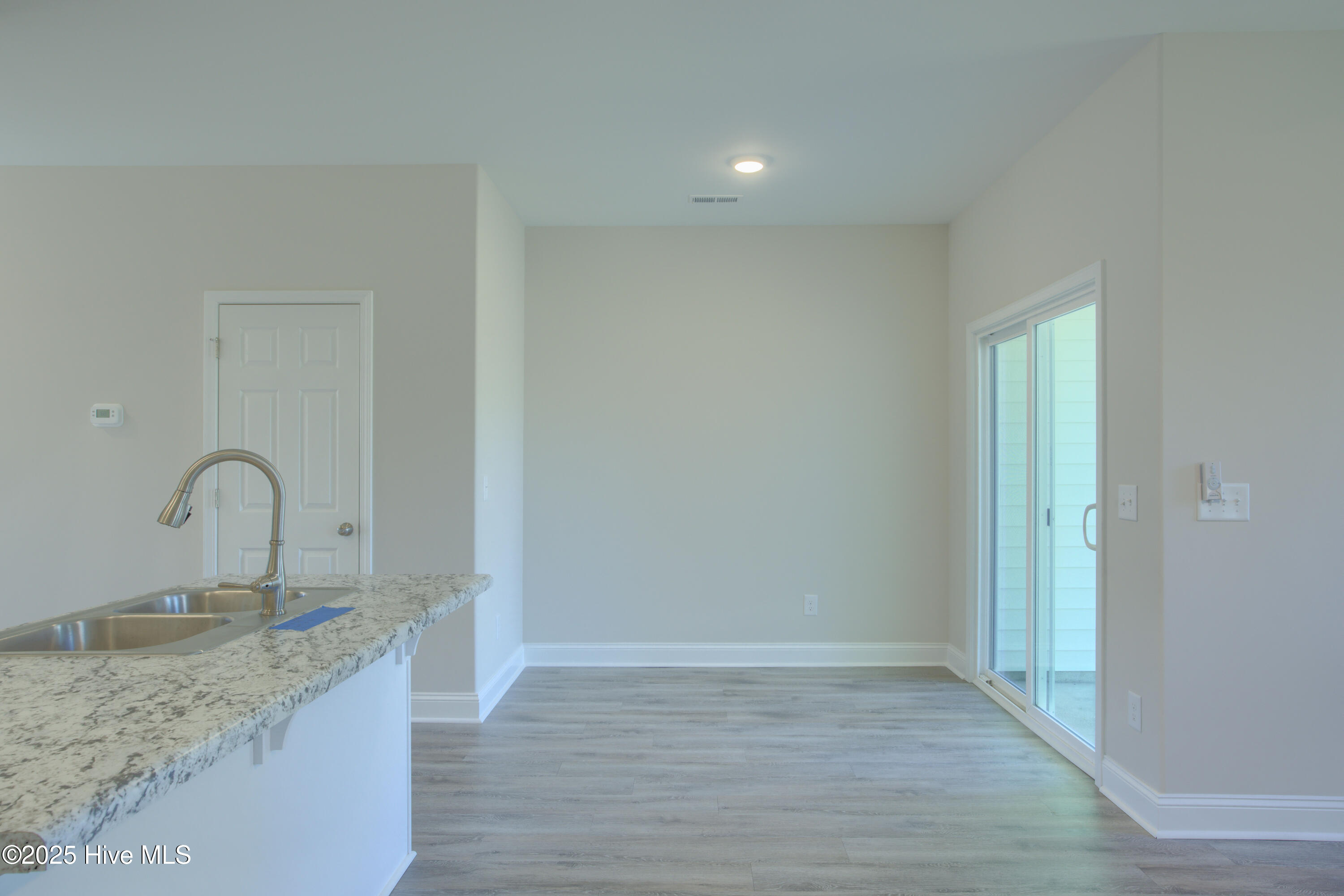 100495084 | Photo 15