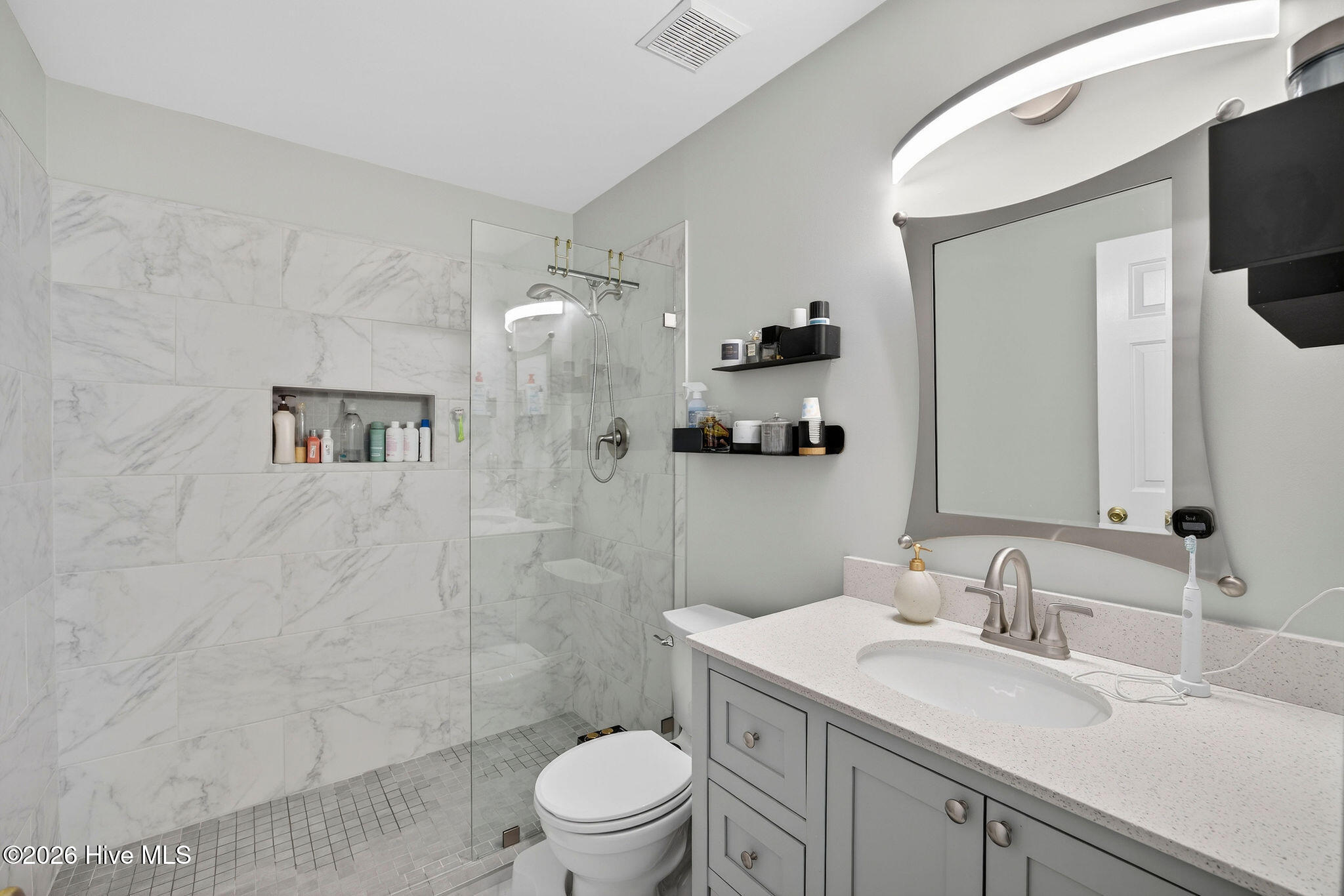 100563726 | Photo 36