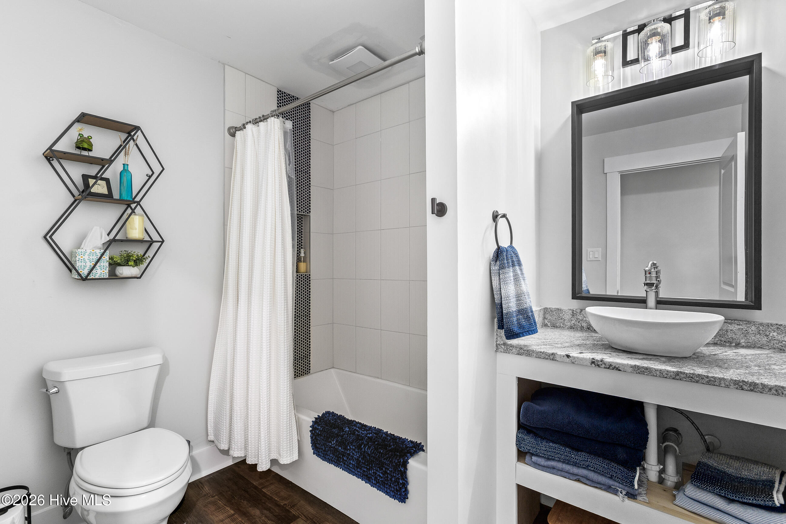 100559929 | Photo 24