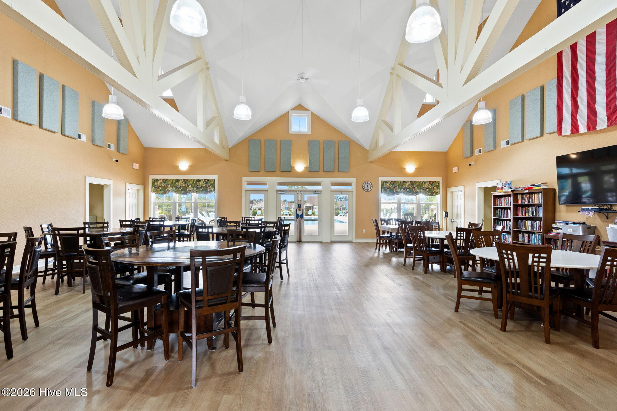 100565577 | Photo 53