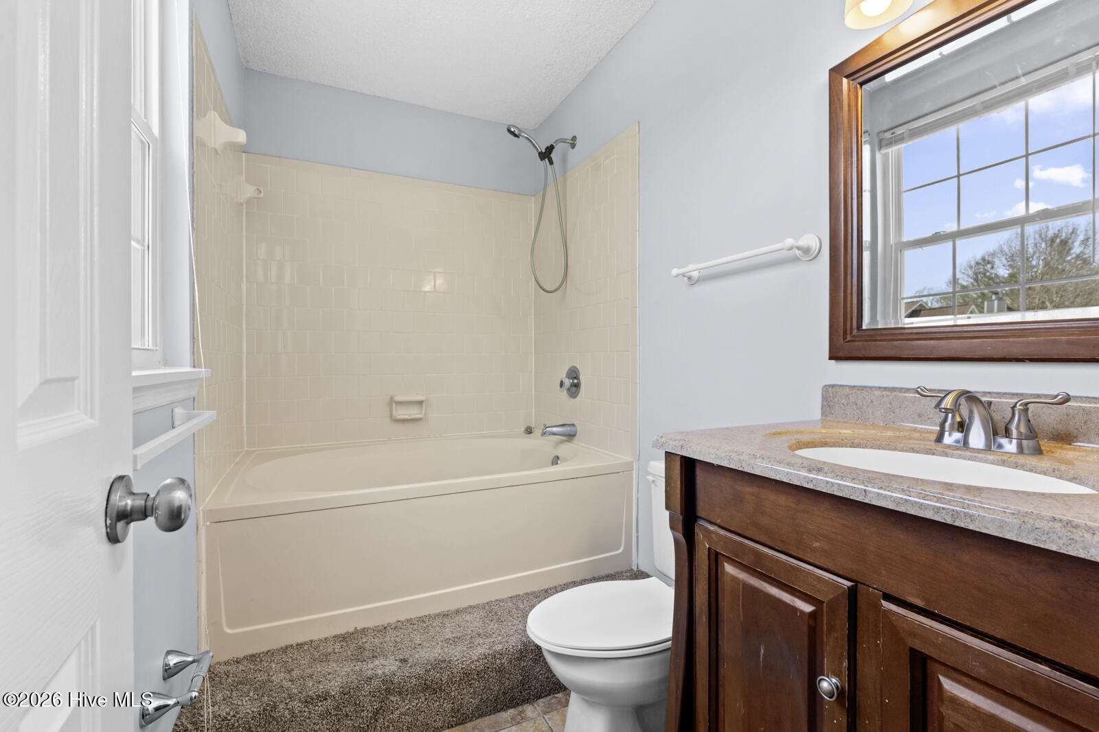 100563642 | Photo 22