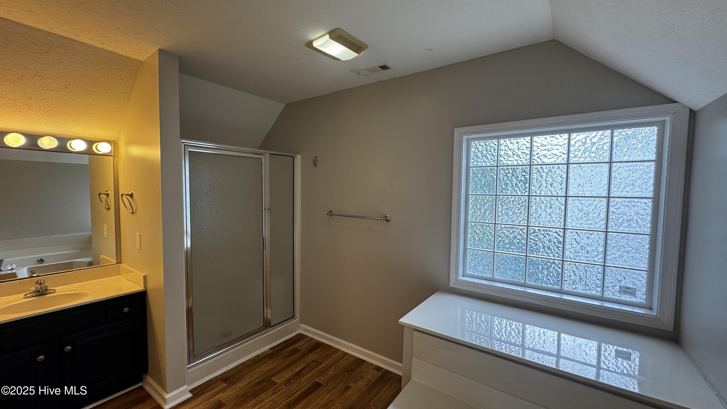 100525819 | Photo 27