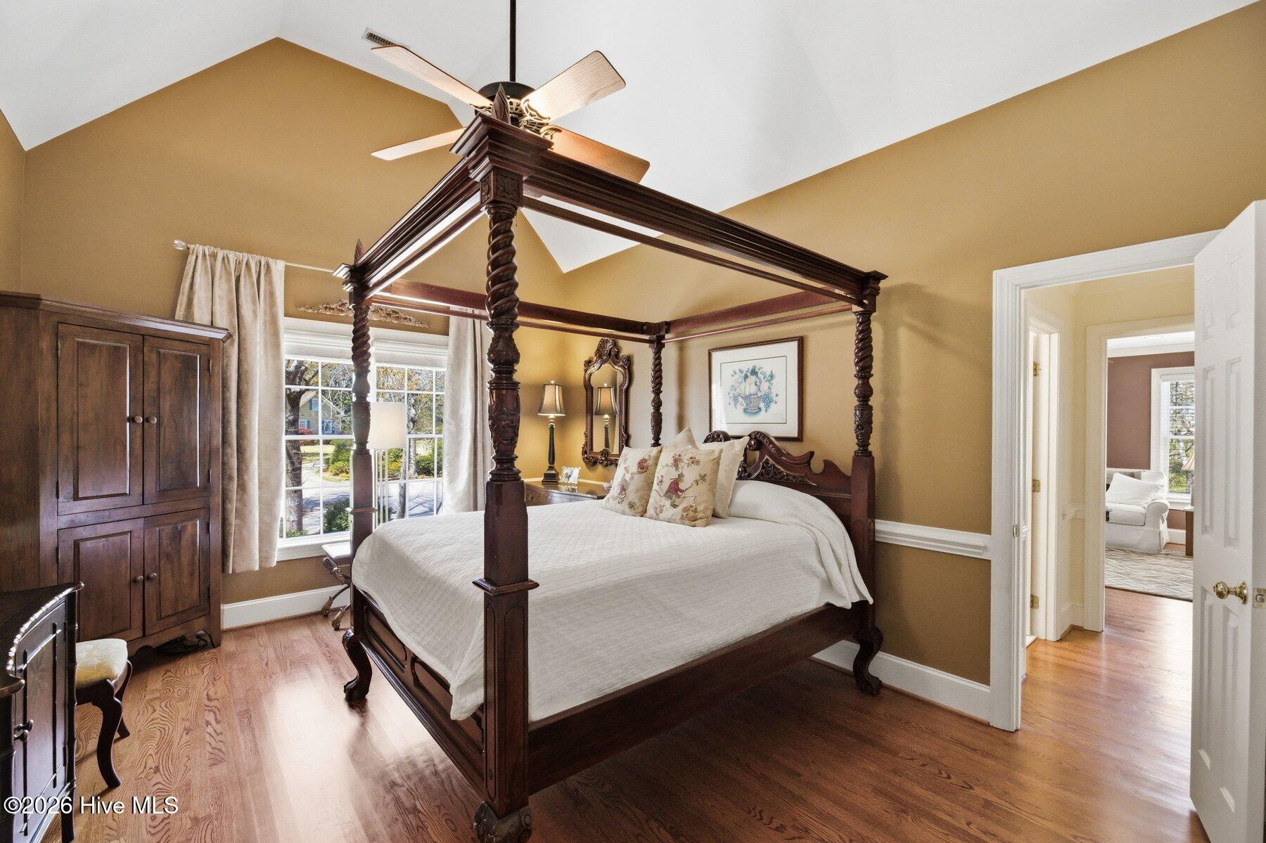 100562414 | Photo 42