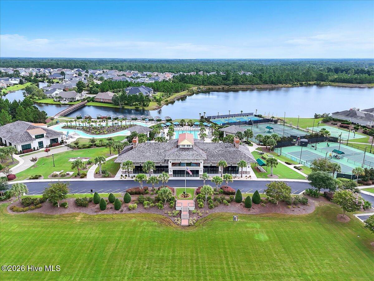 100558709 | Photo 101