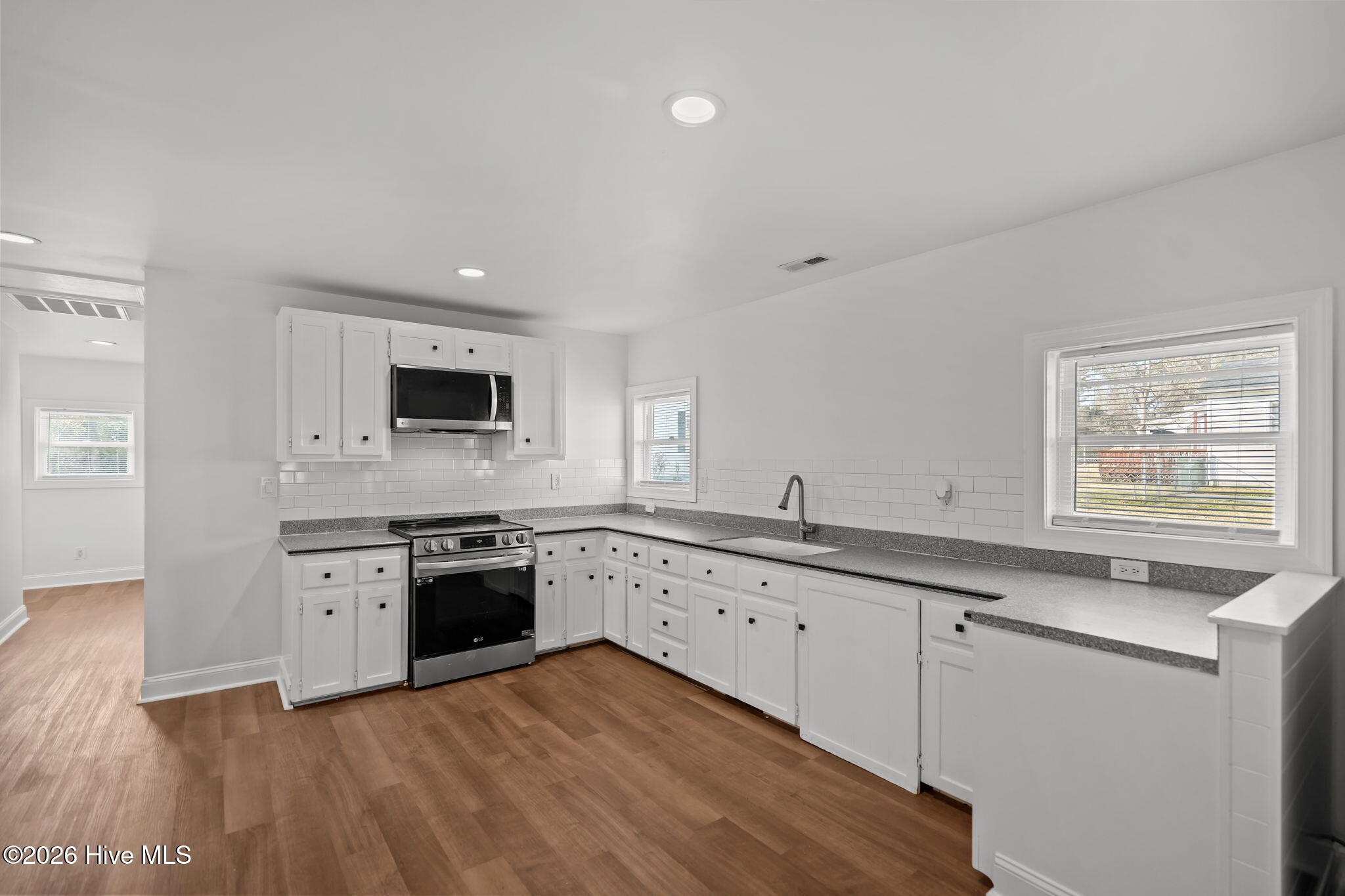 100555774 | Photo 15