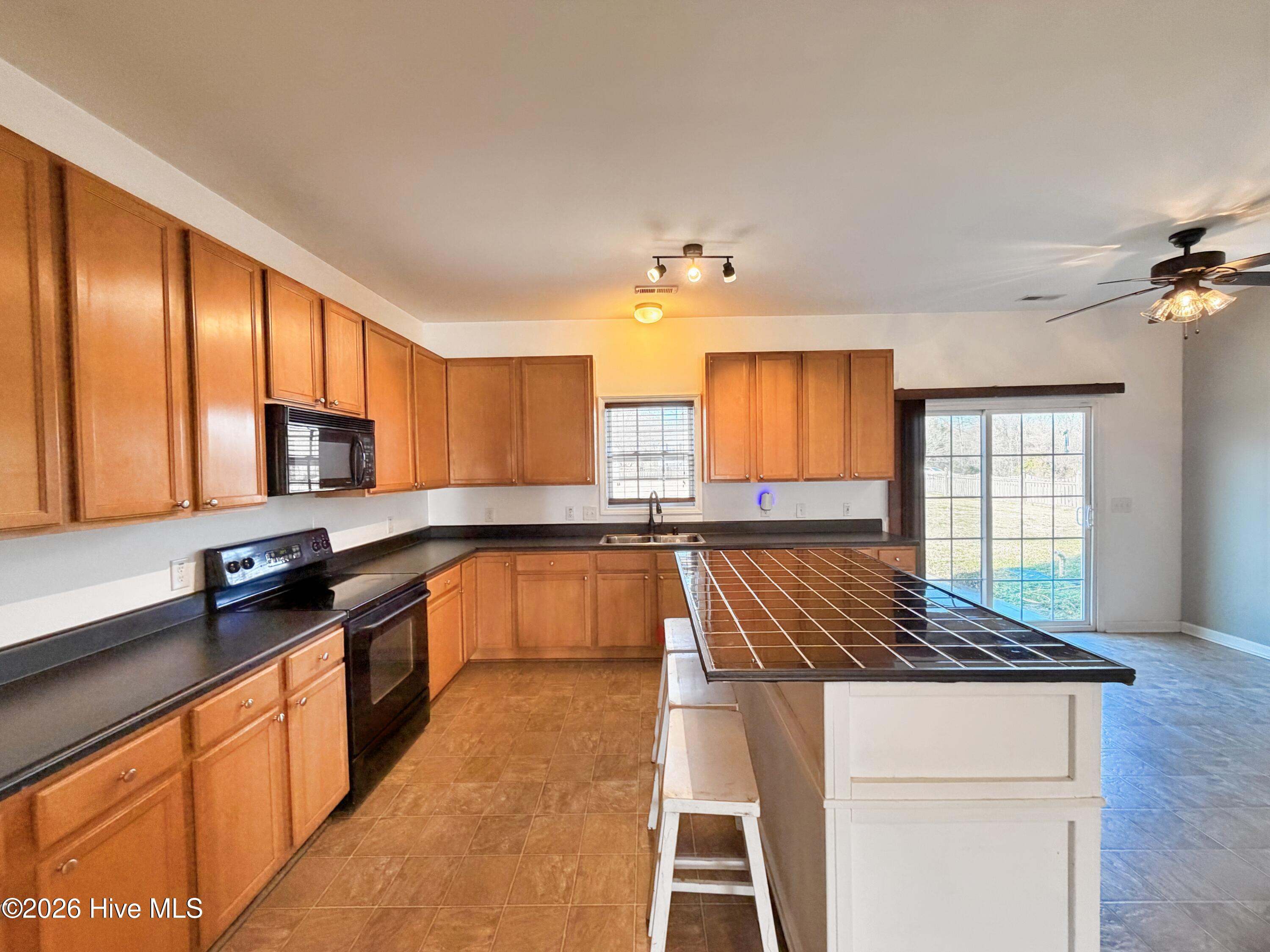 100547389 | Photo 12