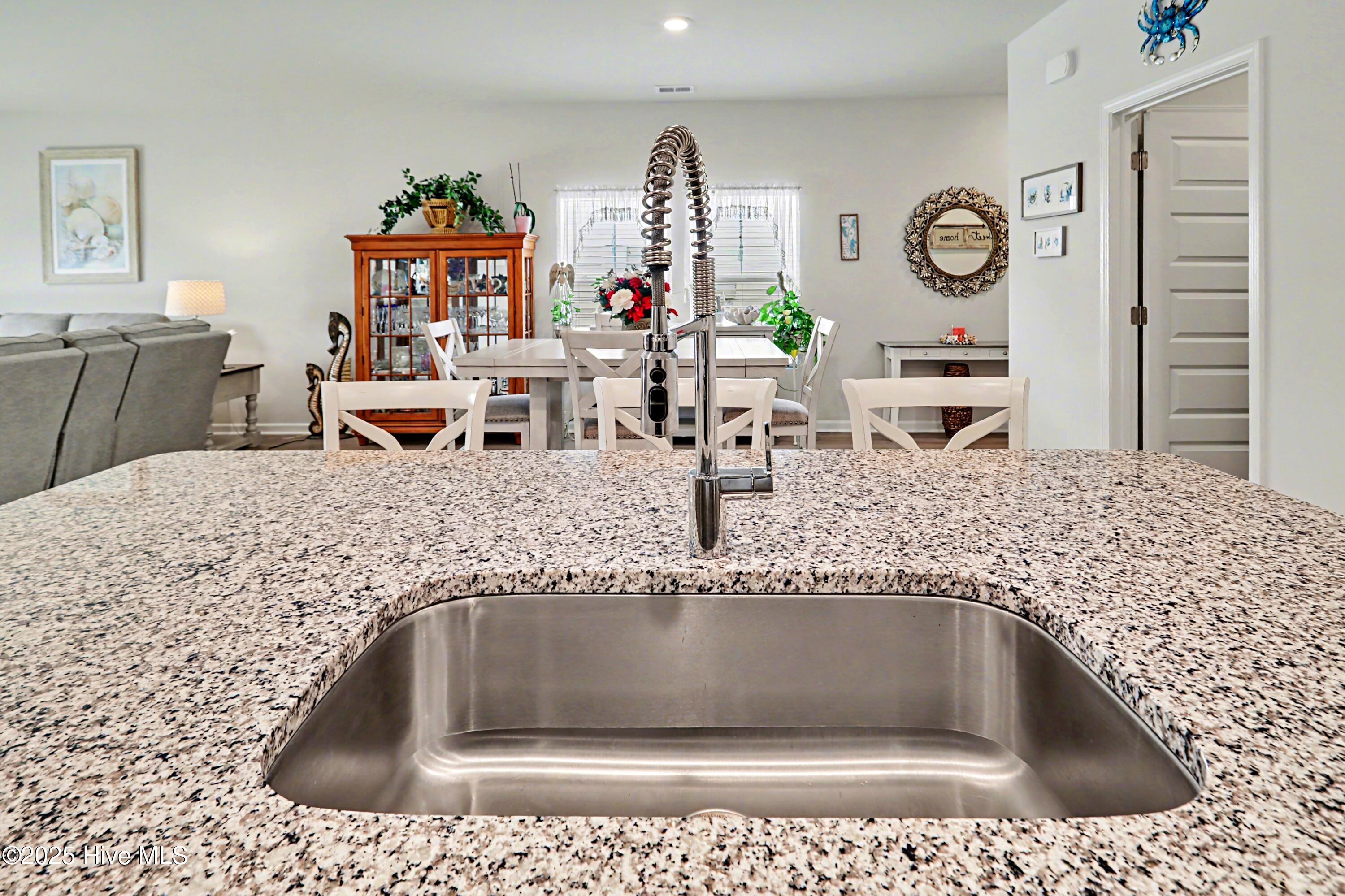 100547065 | Photo 13