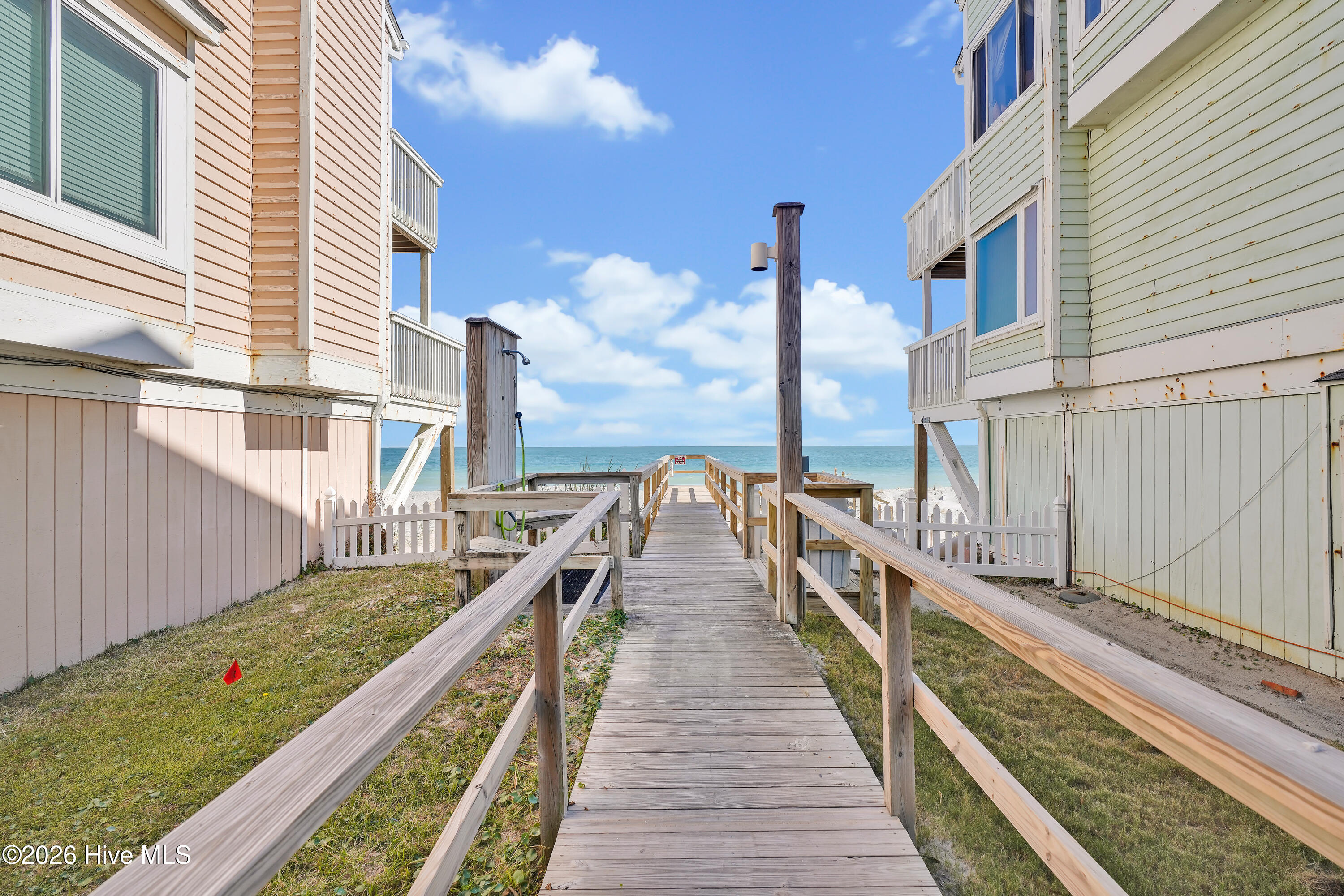 100568340 | Photo 56