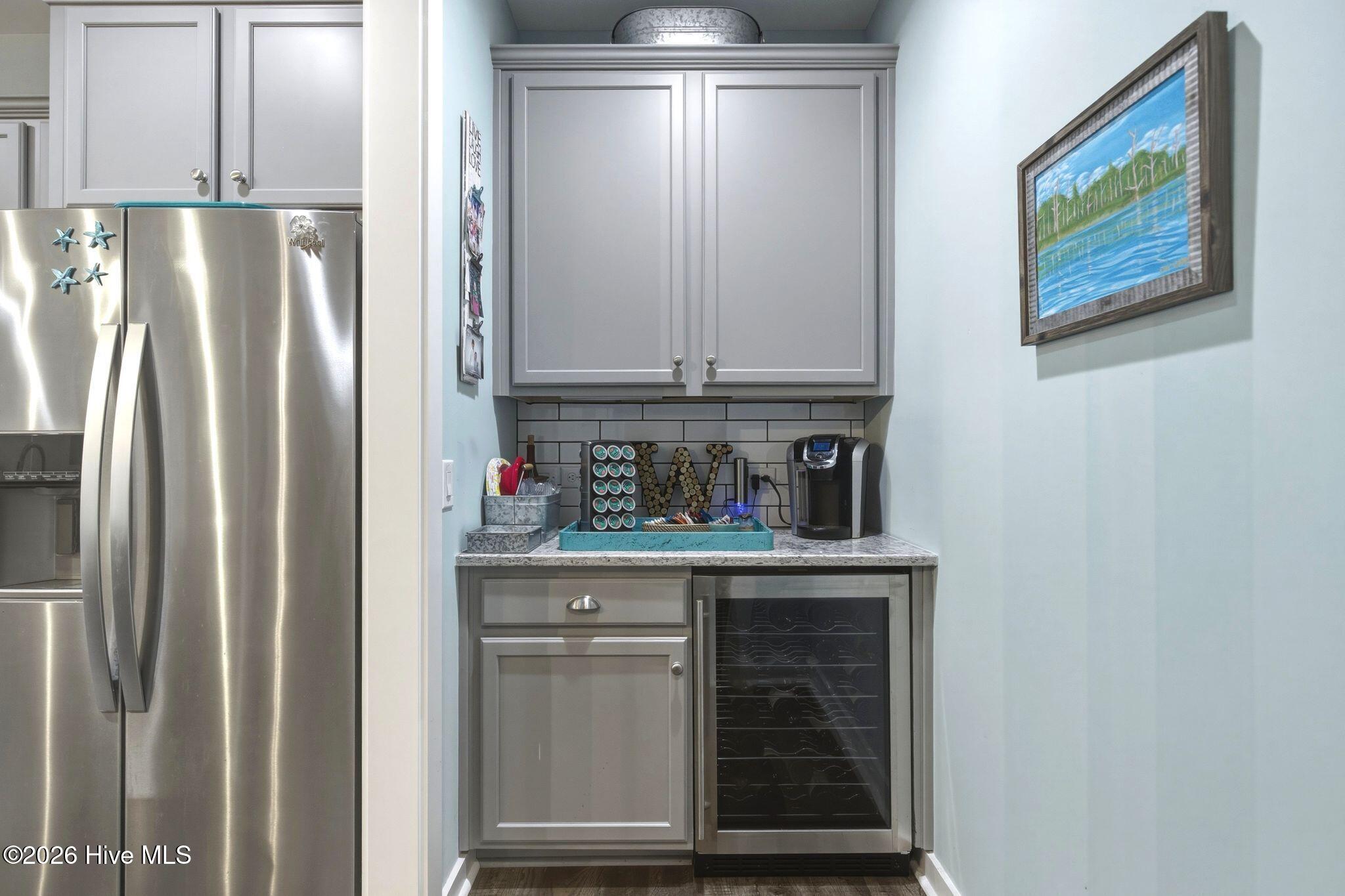 100560702 | Photo 42