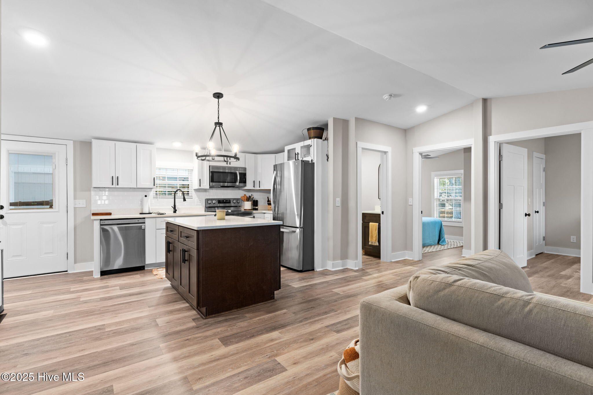 100545066 | Photo 13