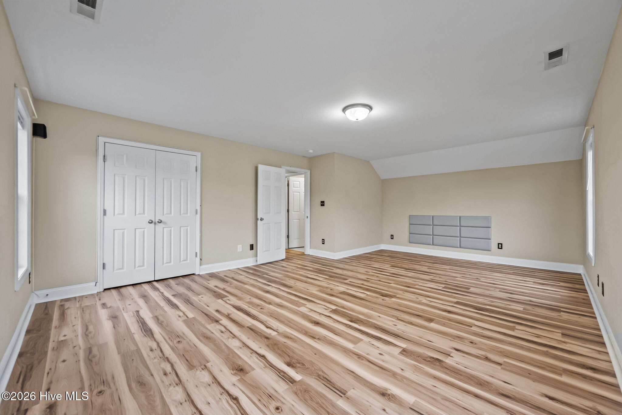 100548708 | Photo 18