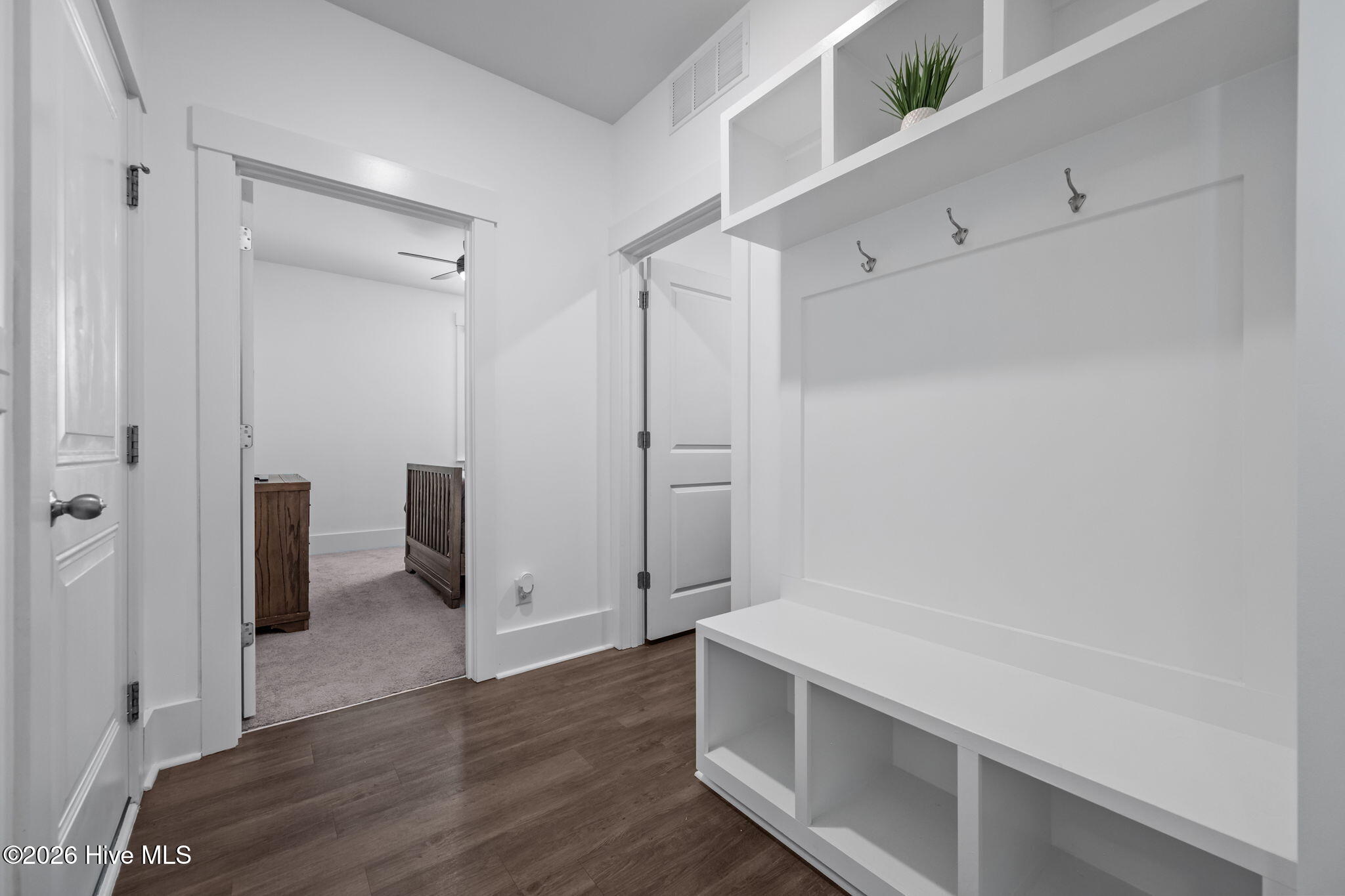 100566590 | Photo 35