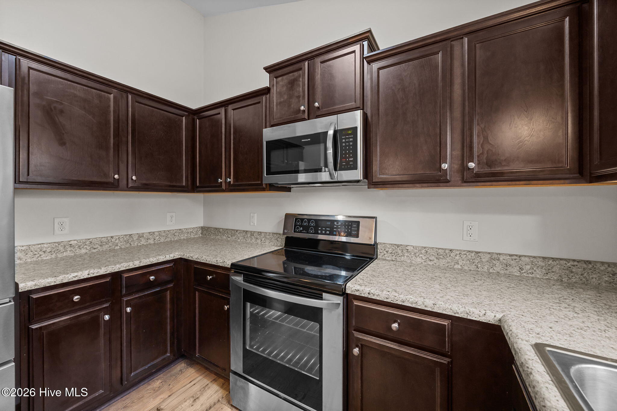 100557959 | Photo 15