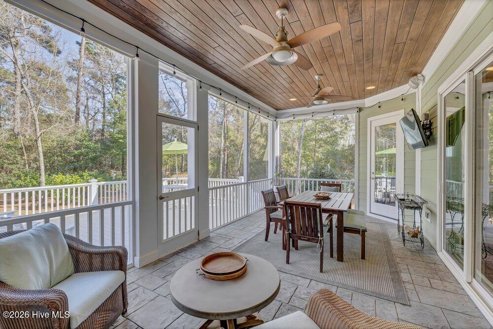 100563966 | Photo 45