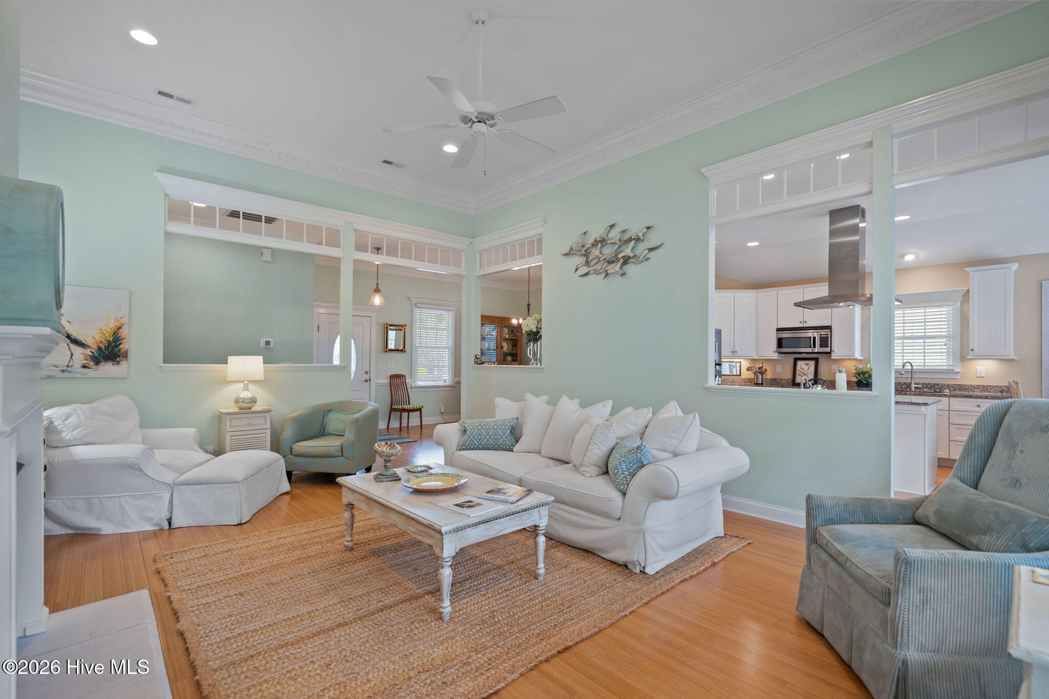 100560775 | Photo 11