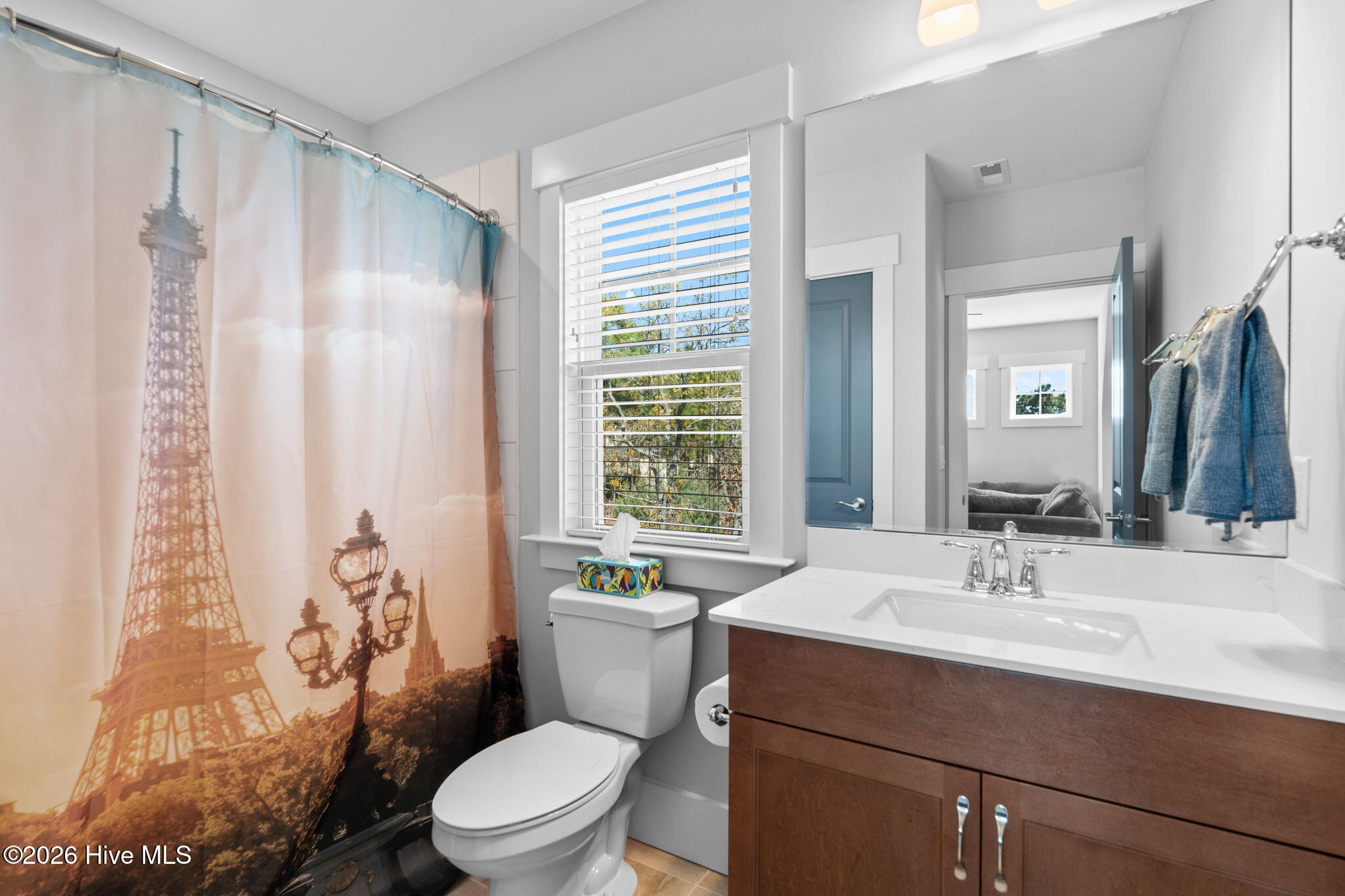 100564943 | Photo 32