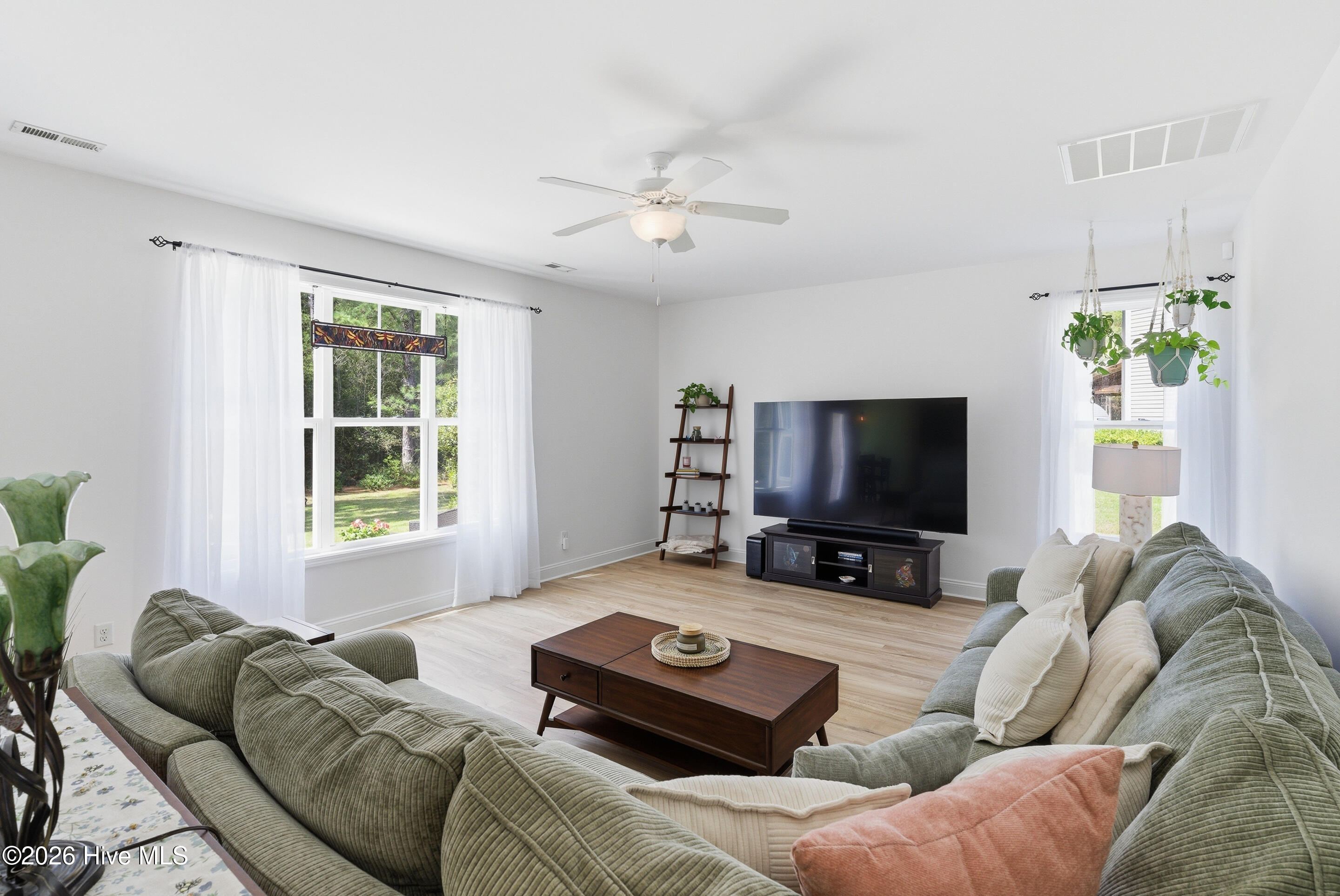 100563576 | Photo 11