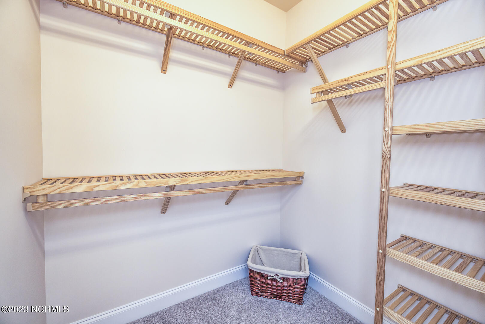 100512925 | Photo 27