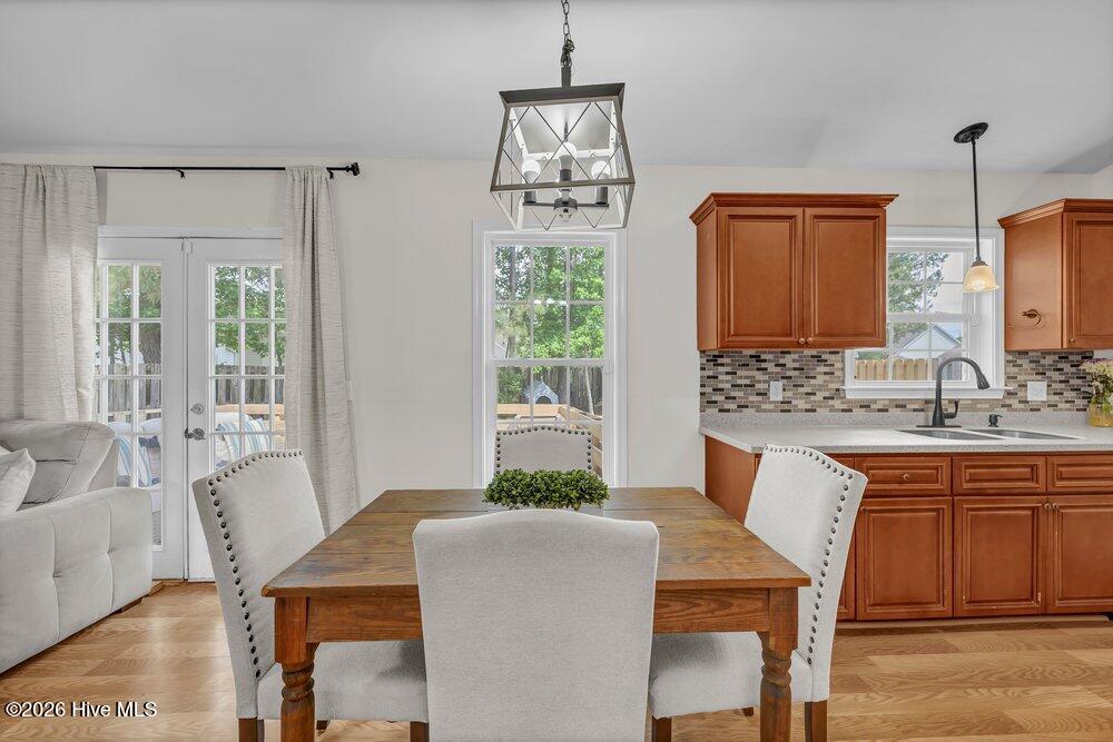 100570589 | Photo 12