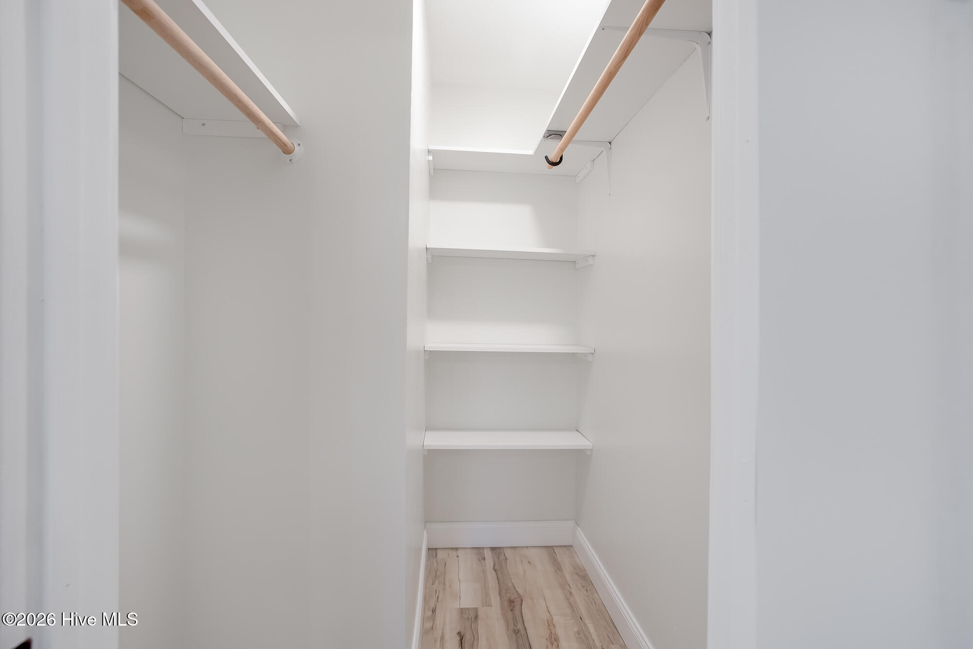 100548635 | Photo 15