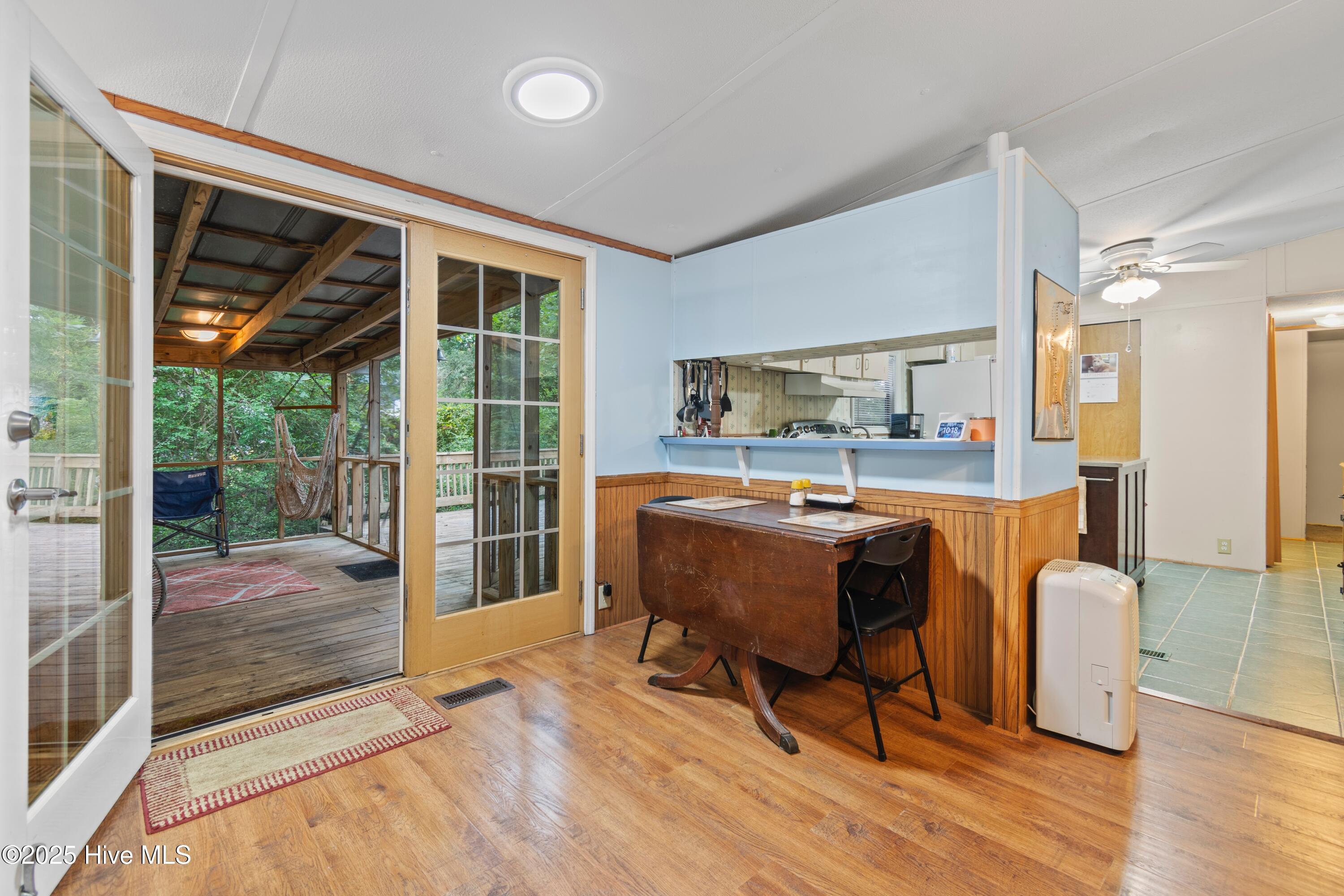 100565495 | Photo 16