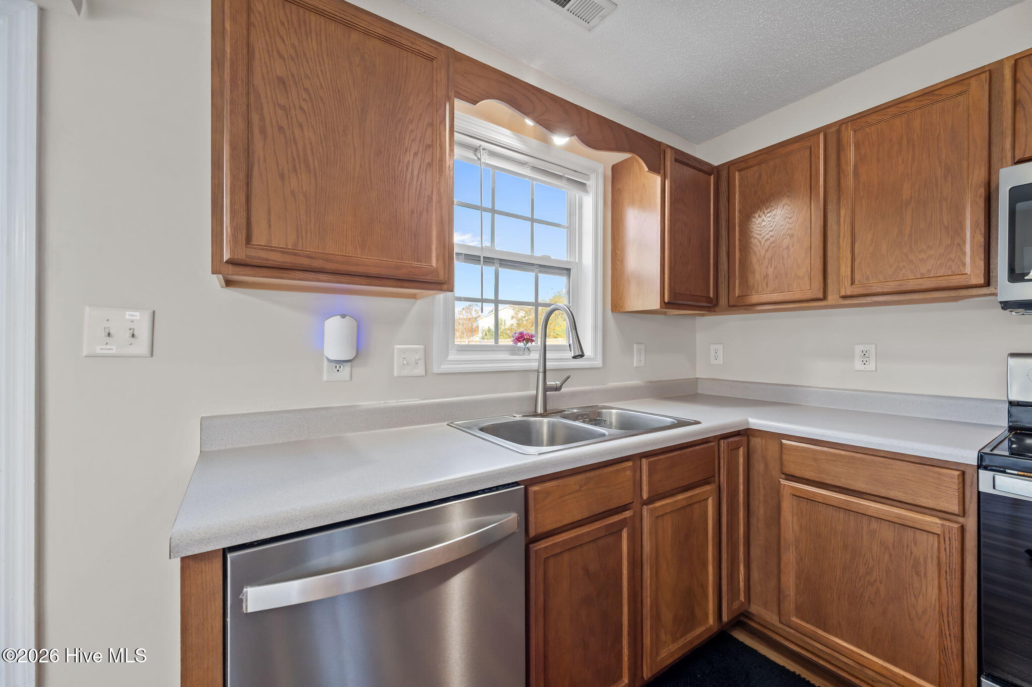 100561197 | Photo 11