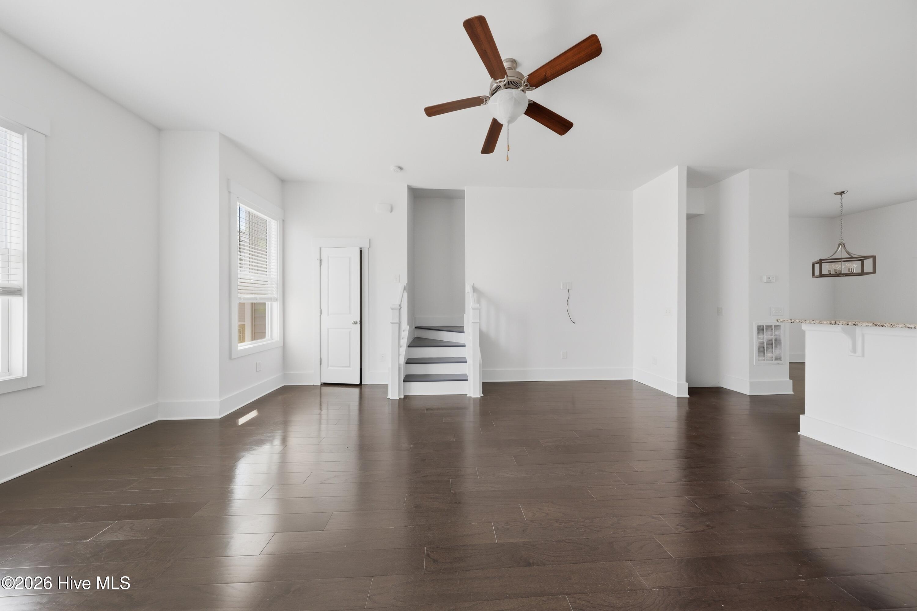 100564371 | Photo 21