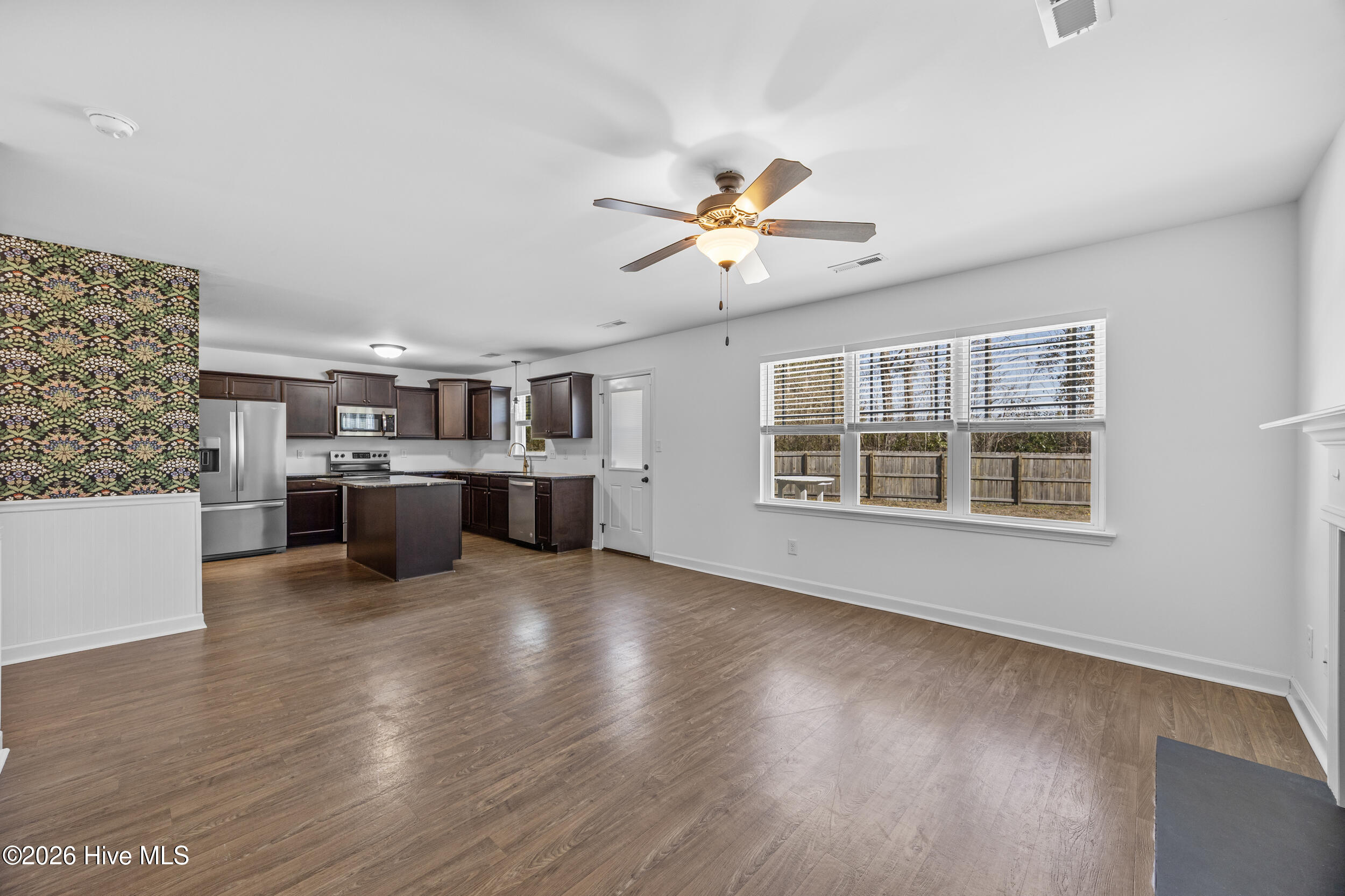 100553929 | Photo 17