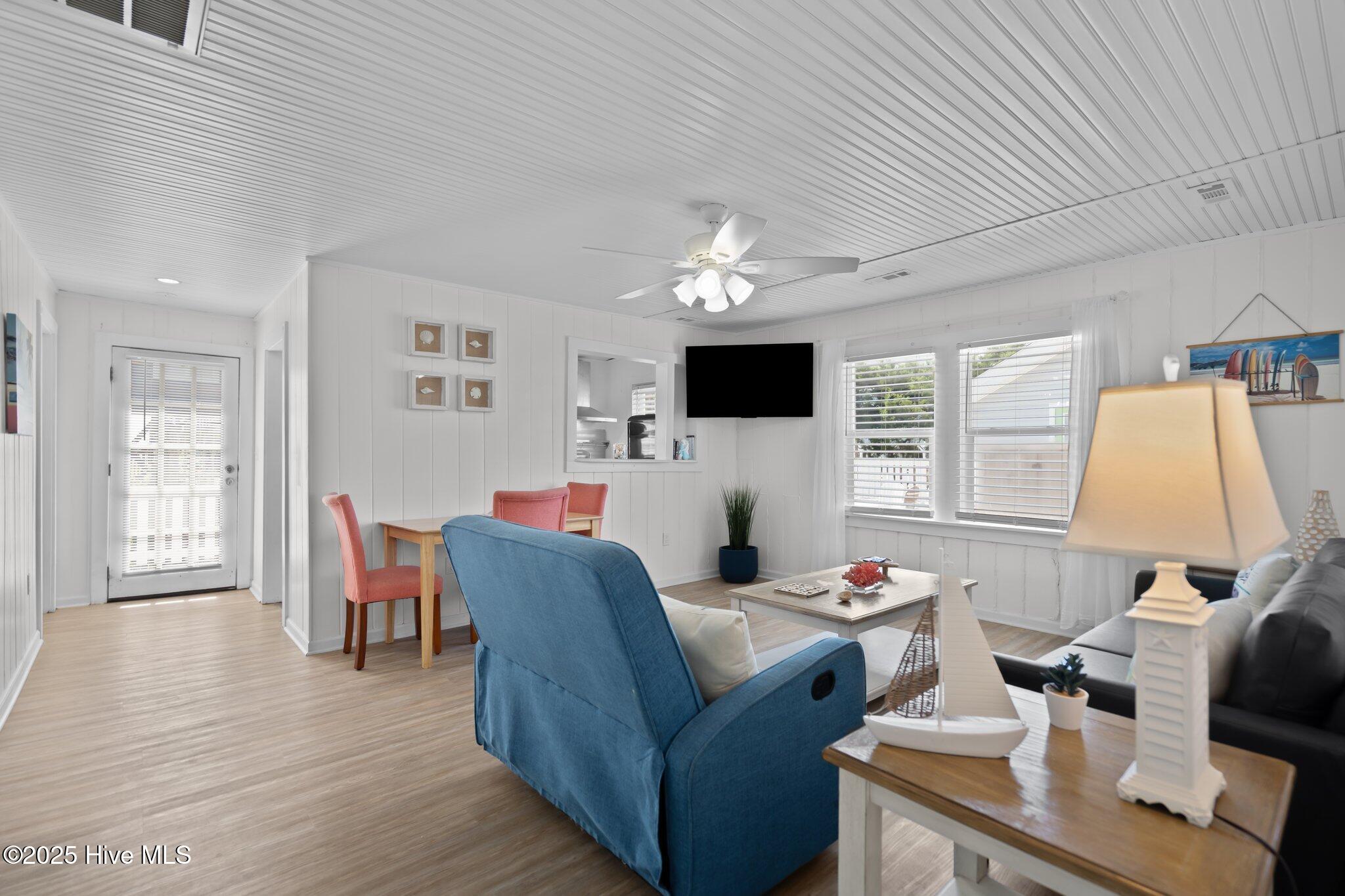 100537194 | Photo 104