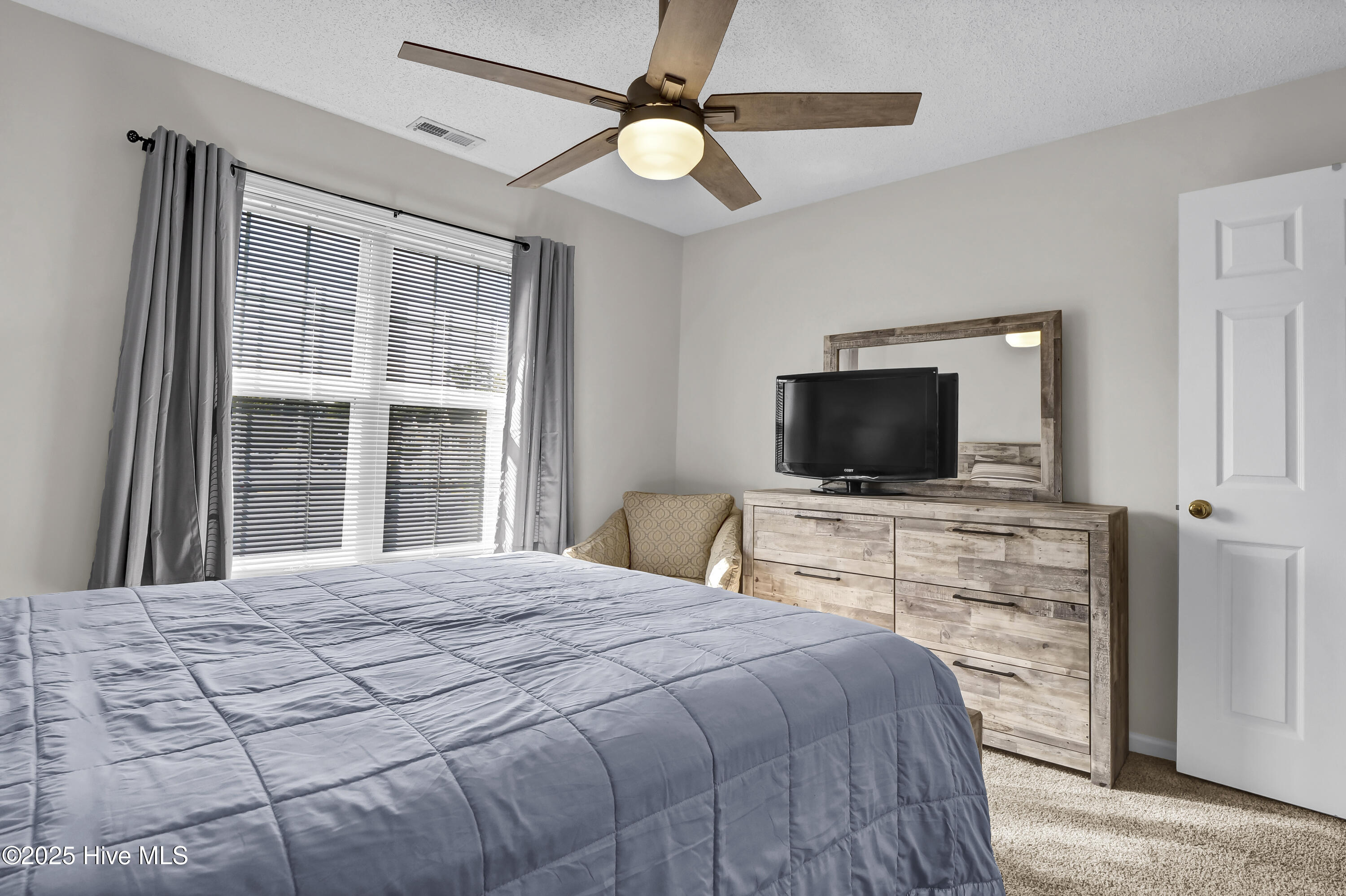 100519477 | Photo 15