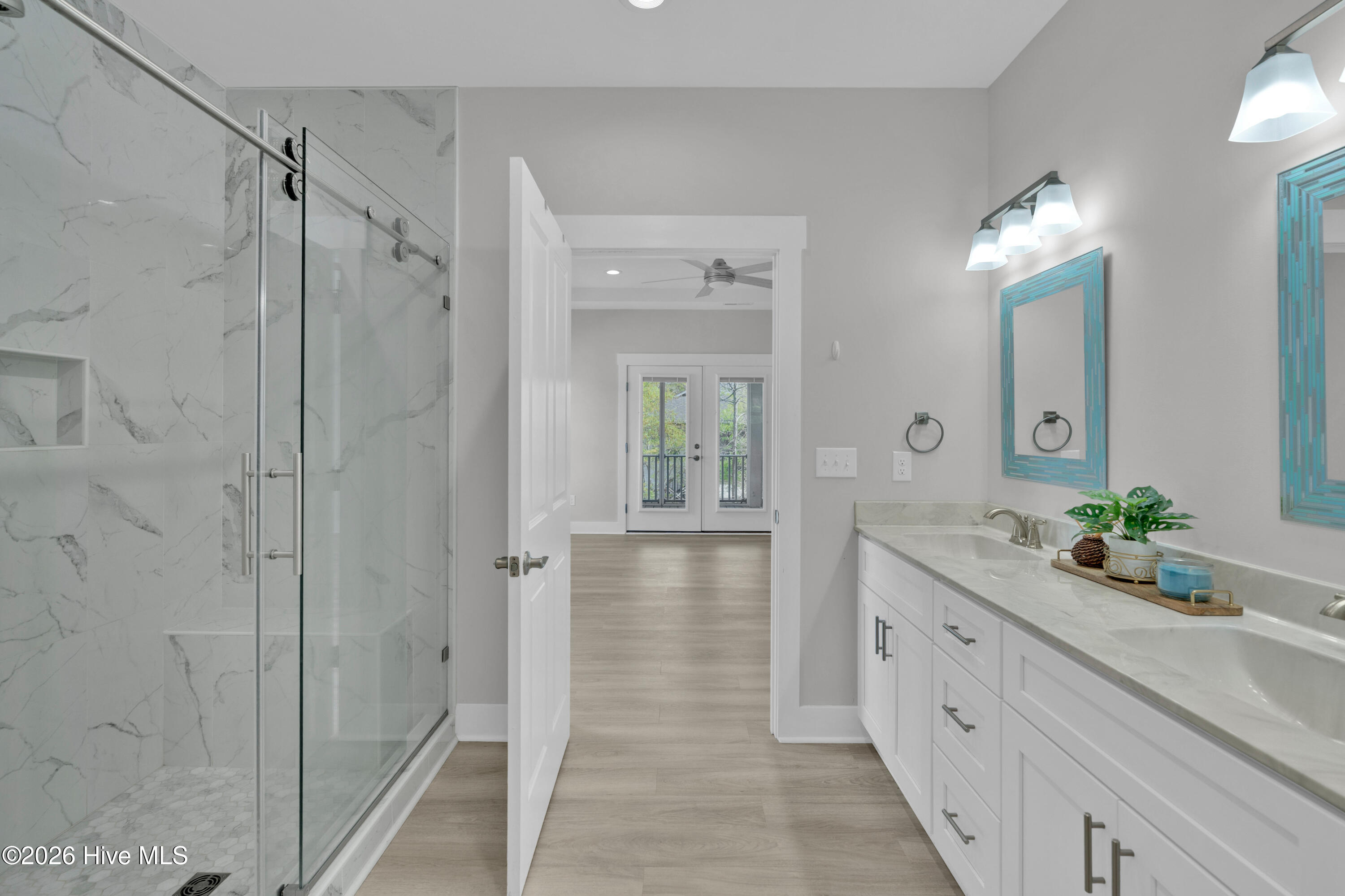 100565490 | Photo 29