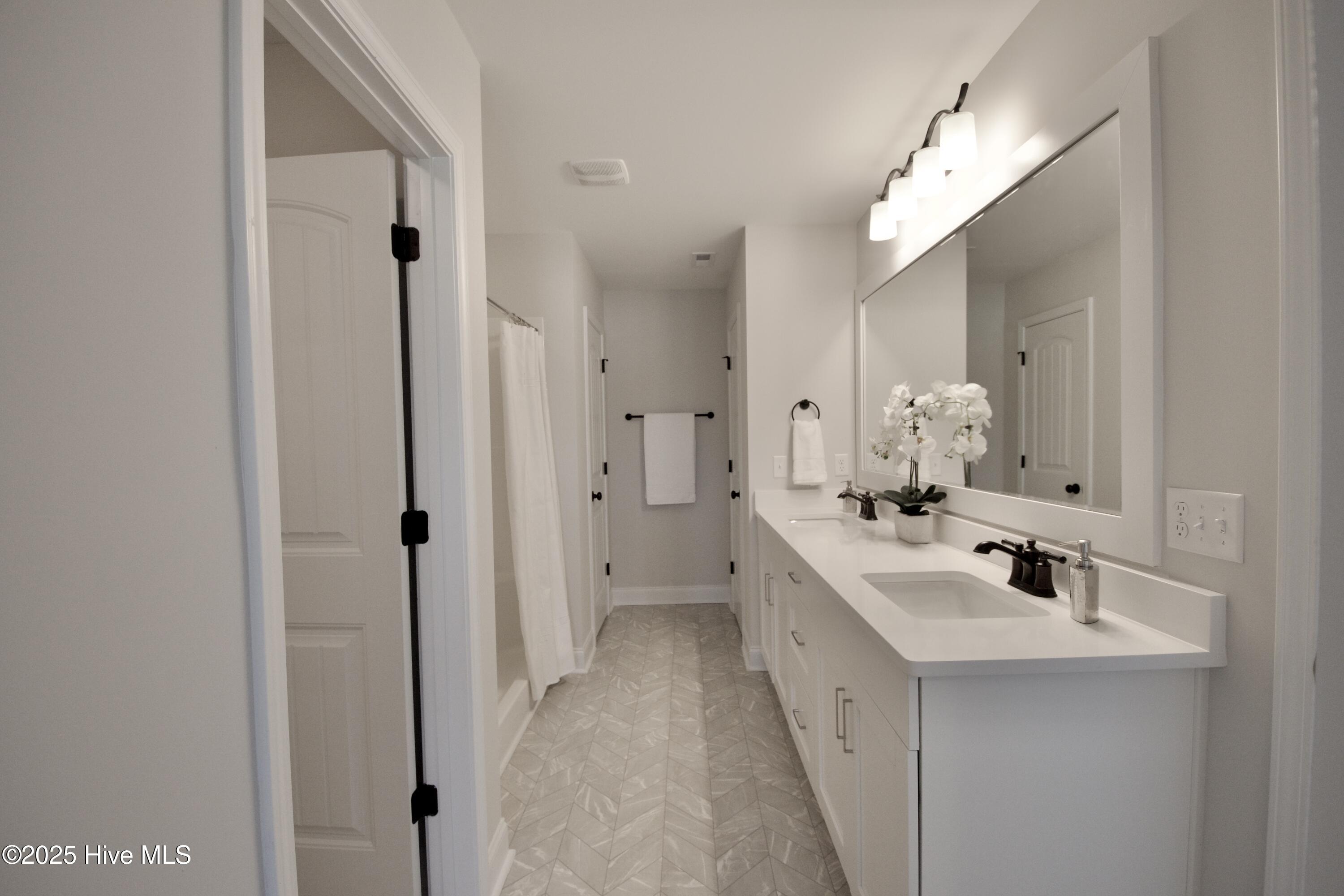 100489344 | Photo 37