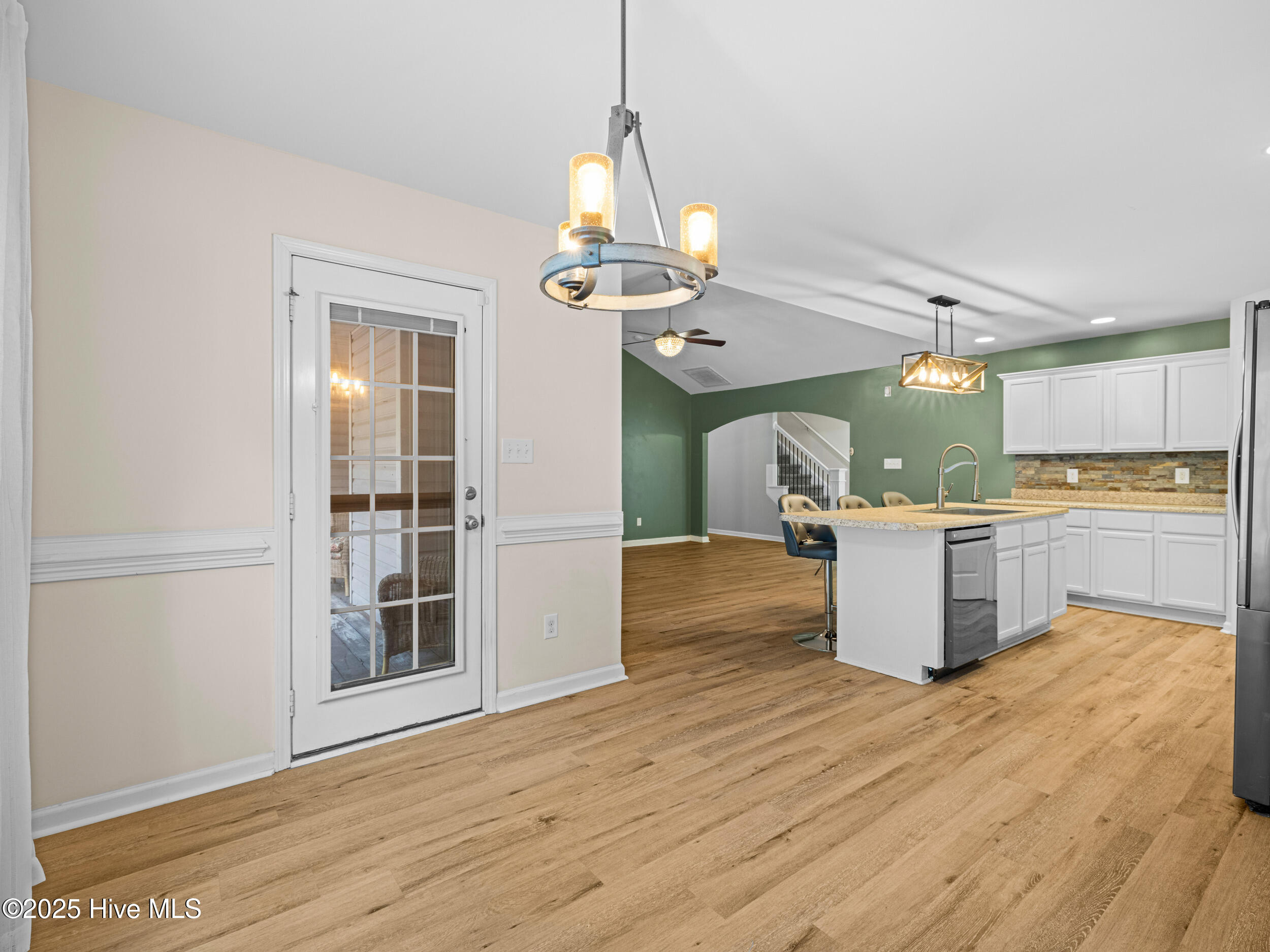 100531847 | Photo 19