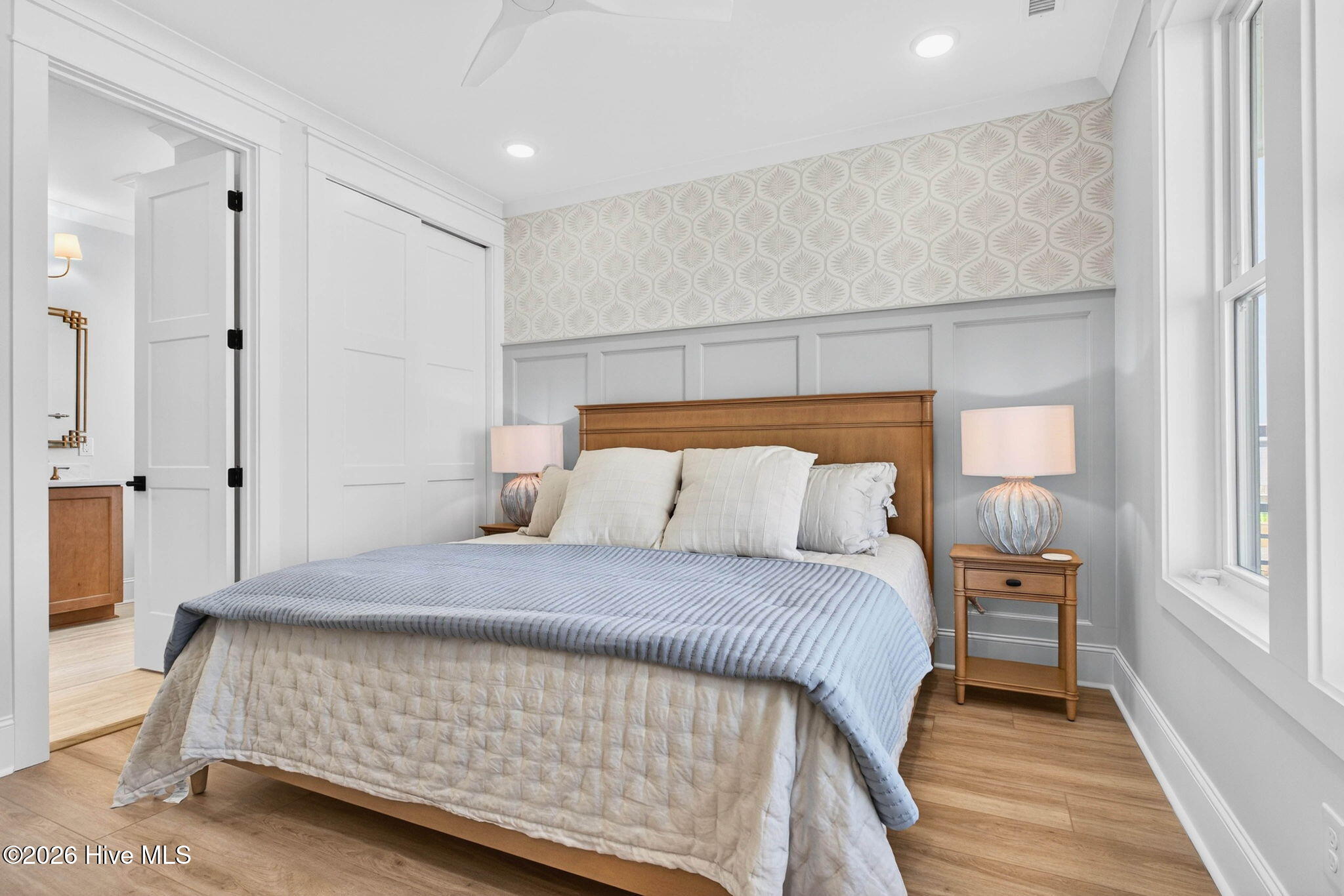 100570262 | Photo 33