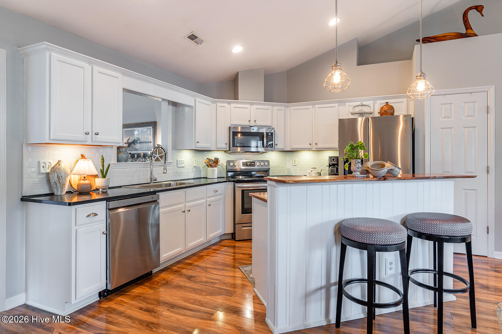 100558017 | Photo 14