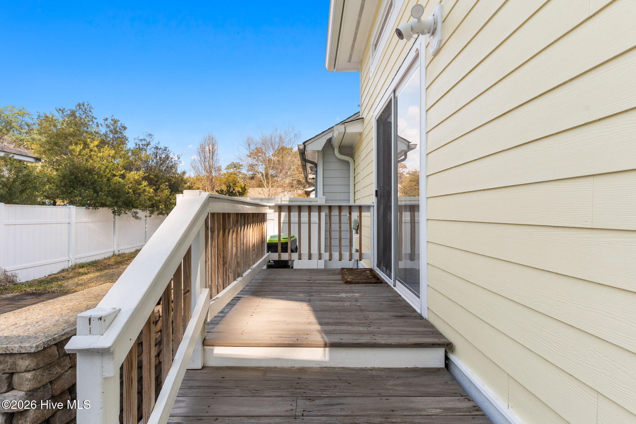 100548707 | Photo 46