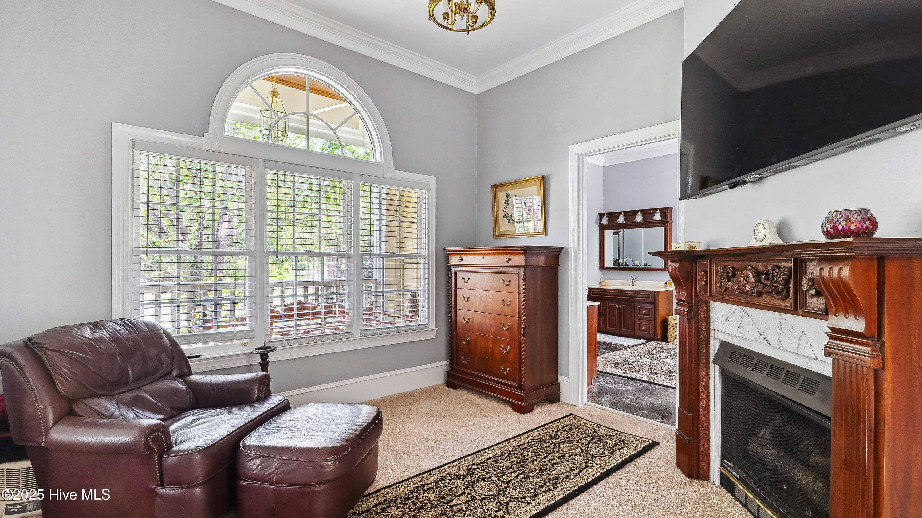 Sitting room off Master