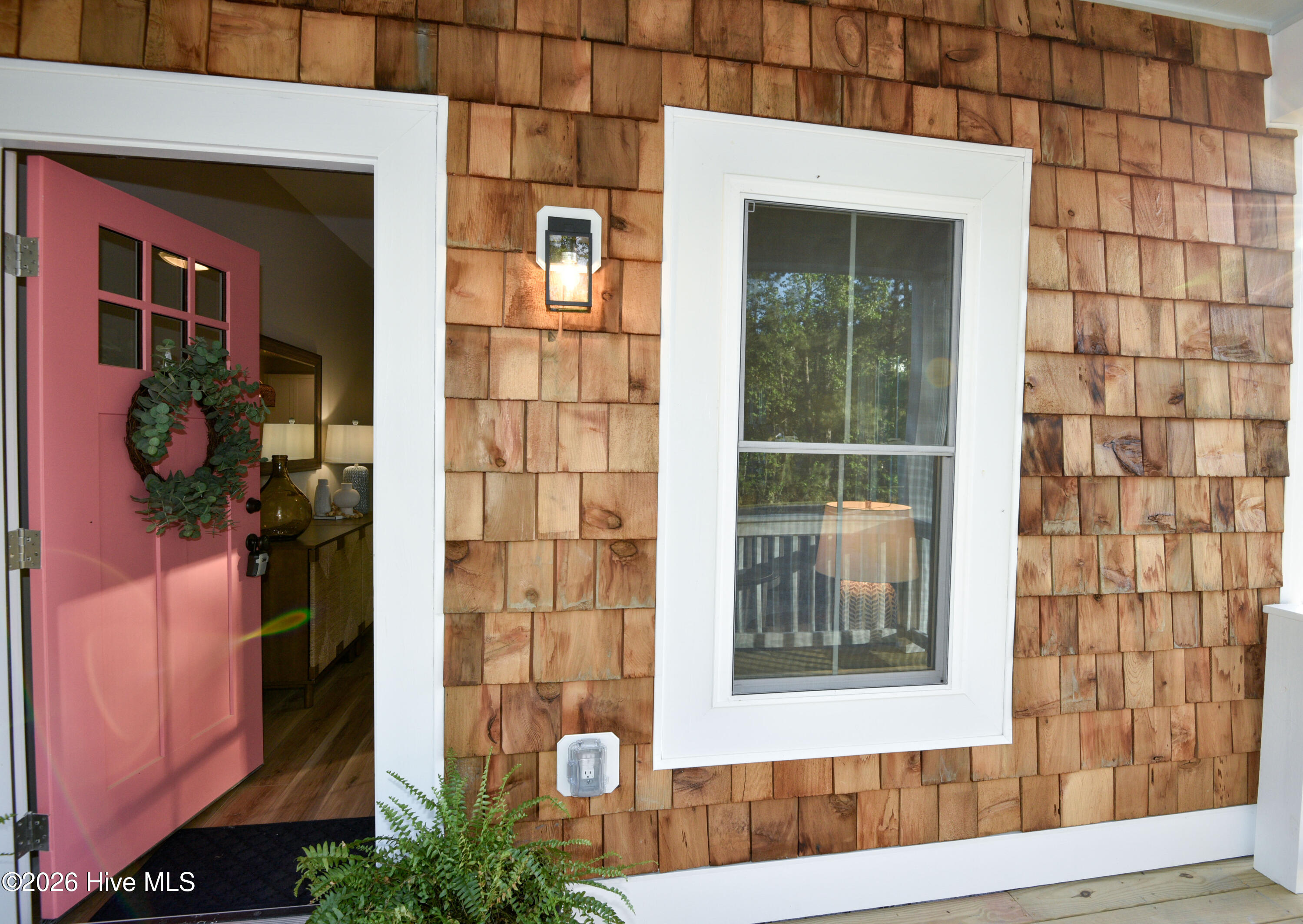 100569320 | Photo 10