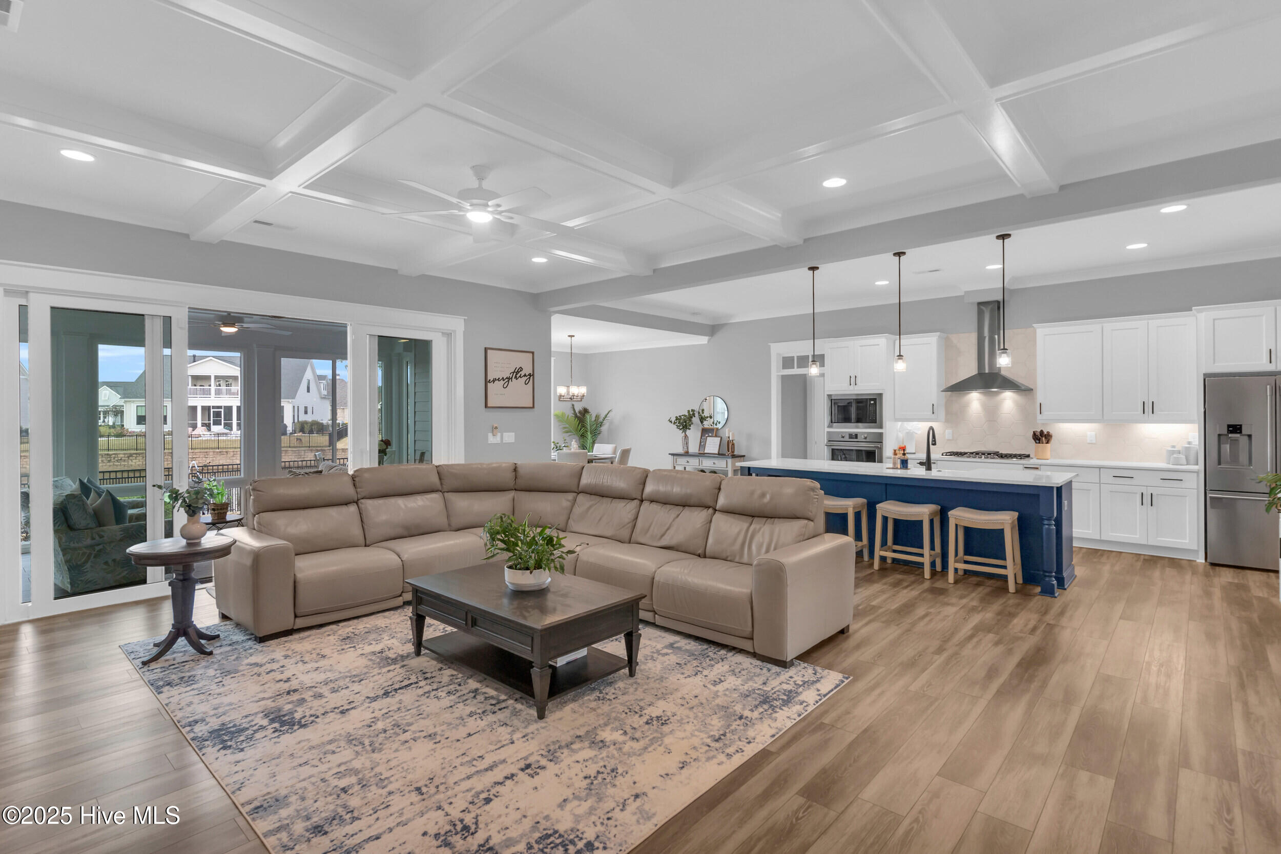 100543142 | Photo 11