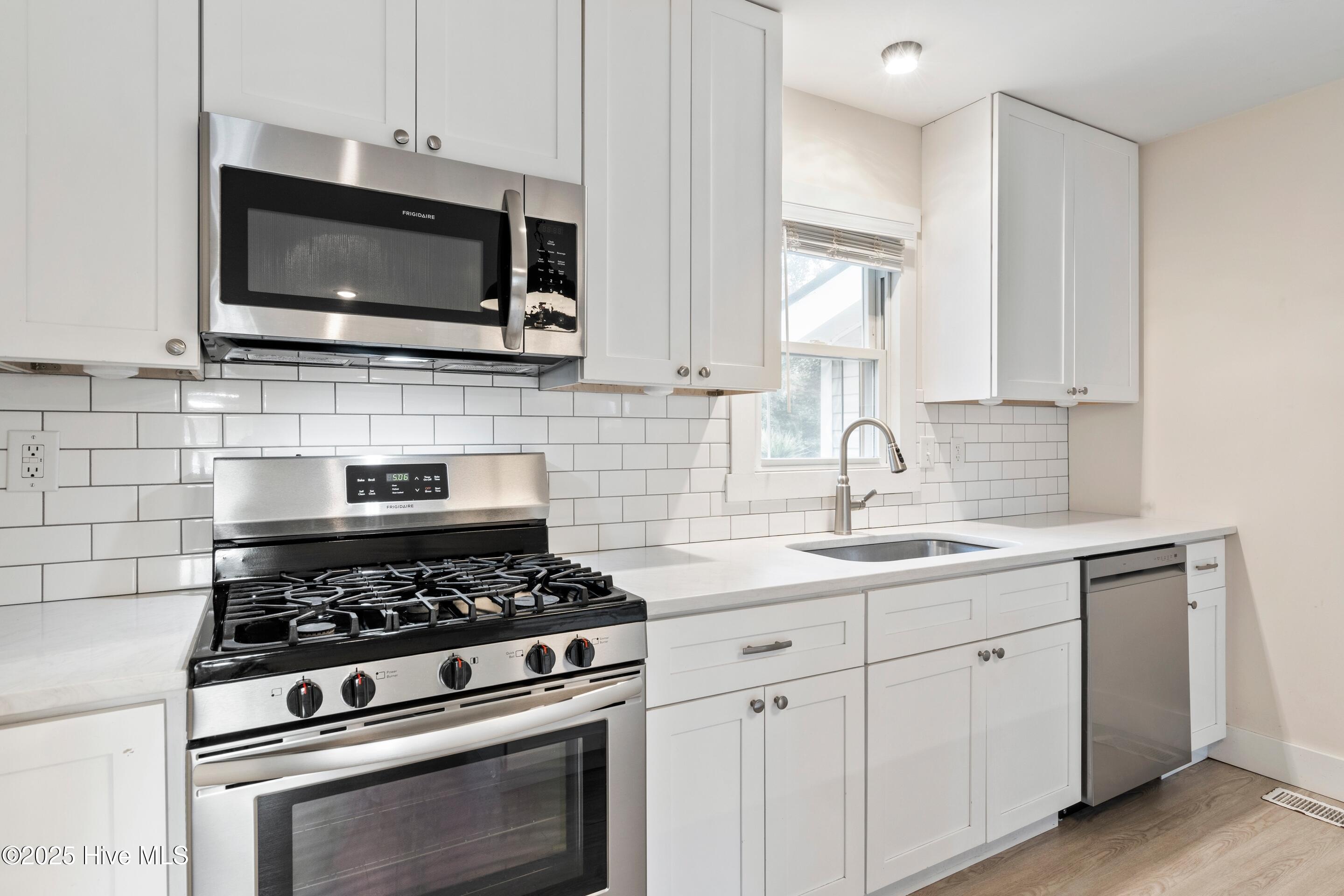 100542682 | Photo 12